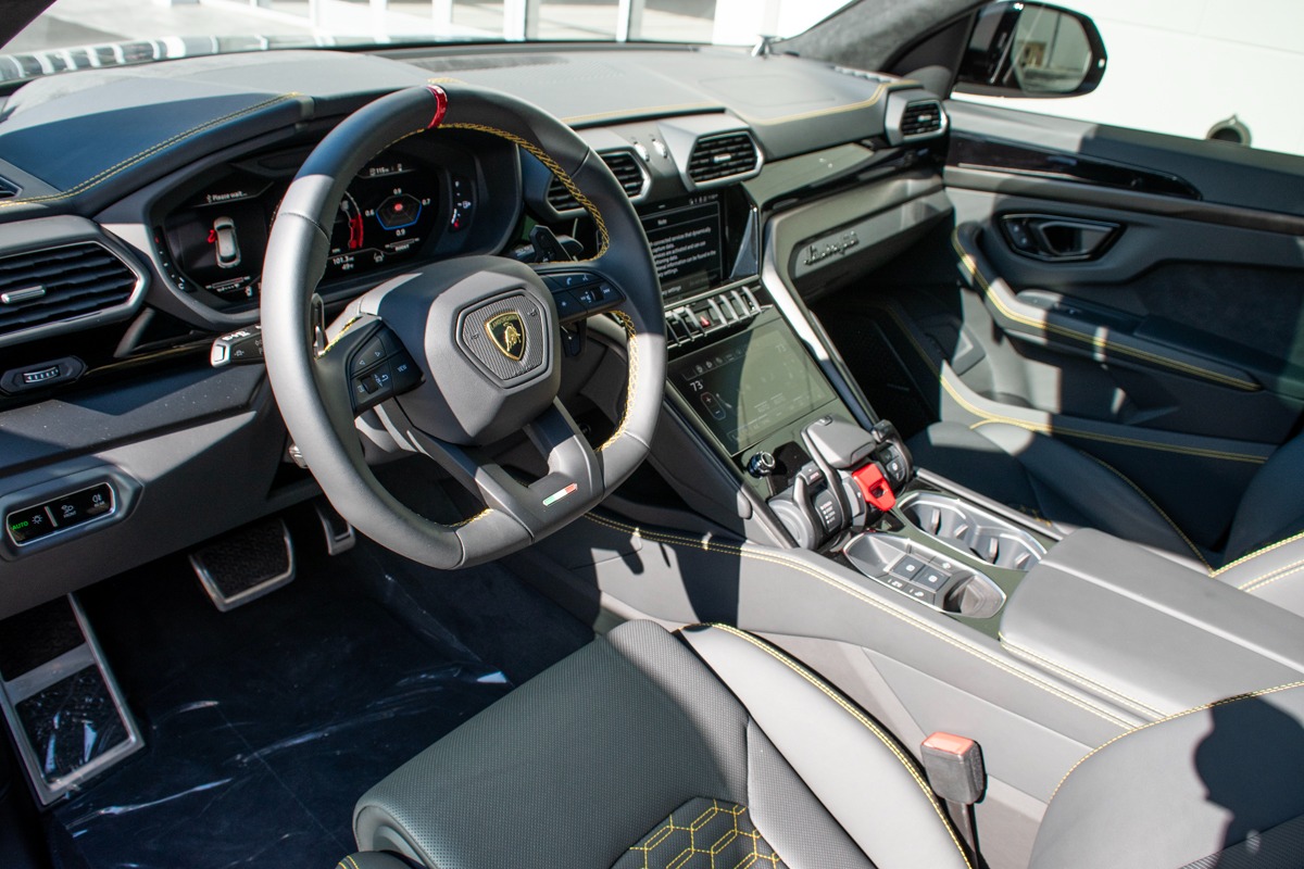 2023 Lamborghini Urus Image 4
