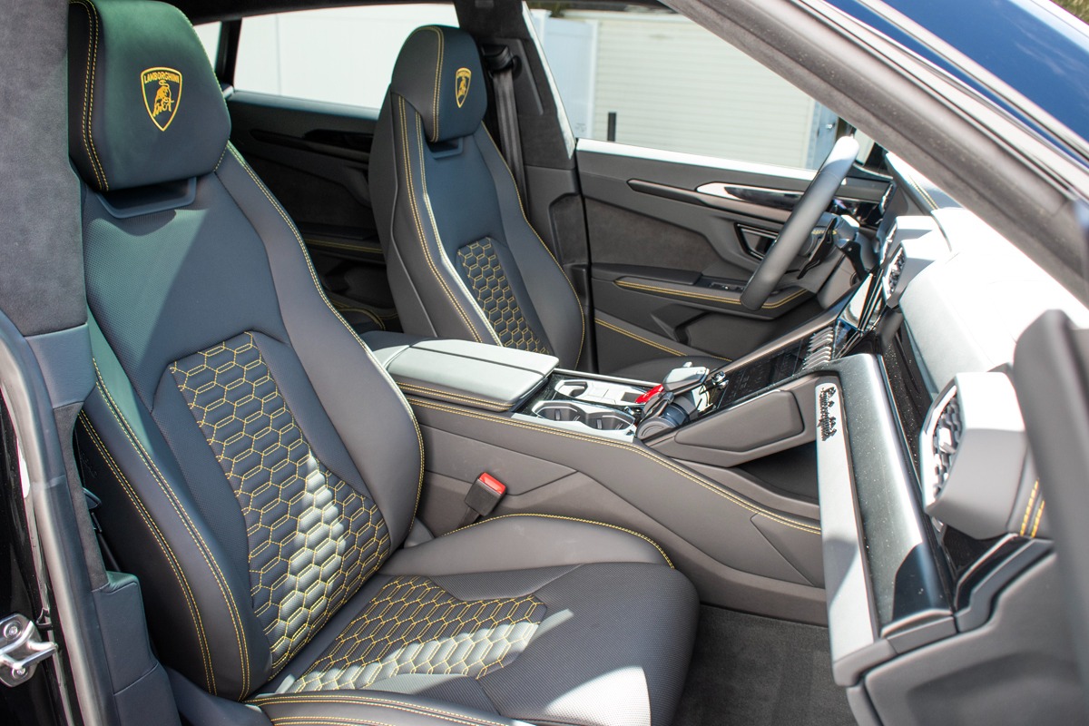 2023 Lamborghini Urus Image 6