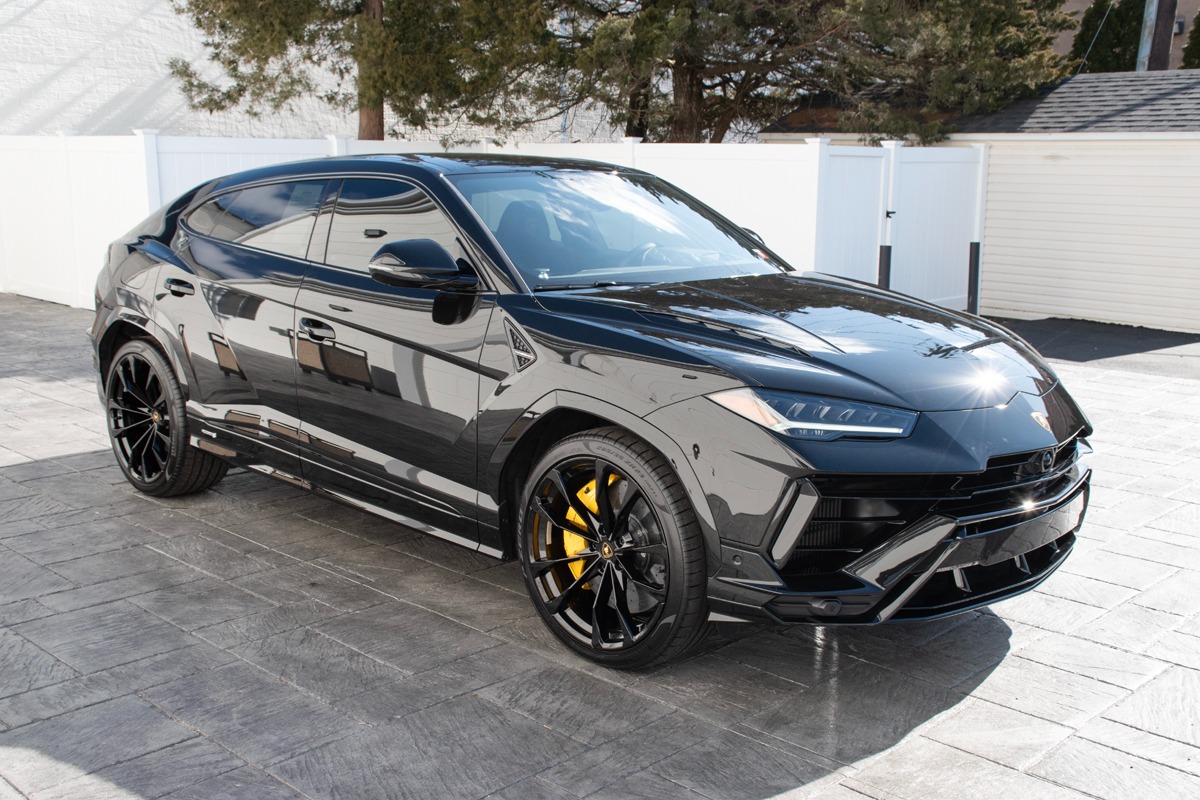 2023 Lamborghini Urus Image 8