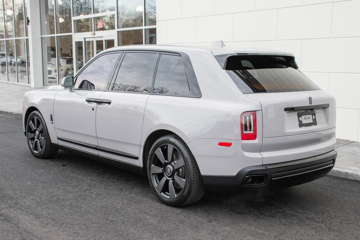 2022 Rolls-Royce Cullinan Image 2