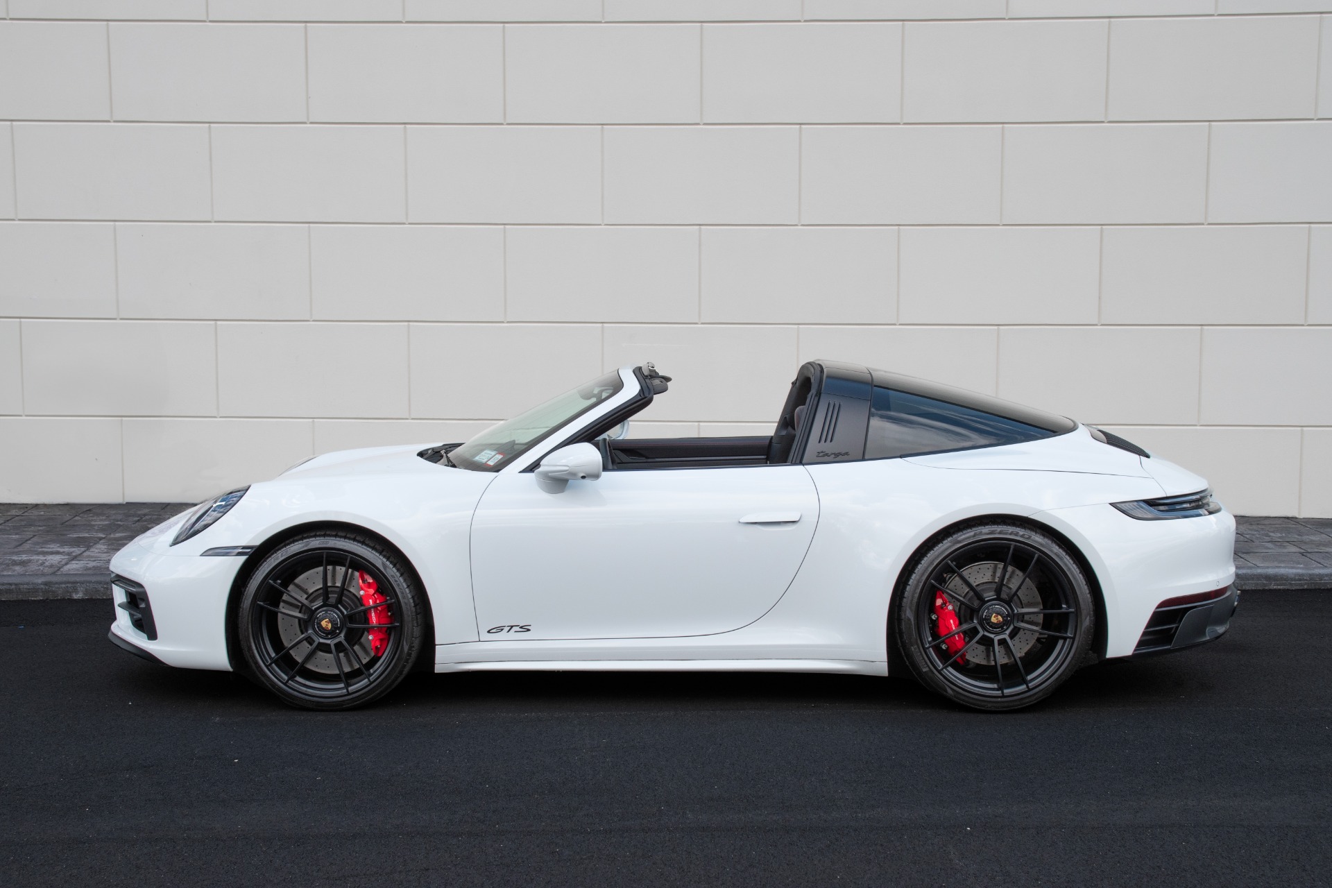 2023 Porsche 911 Image 2