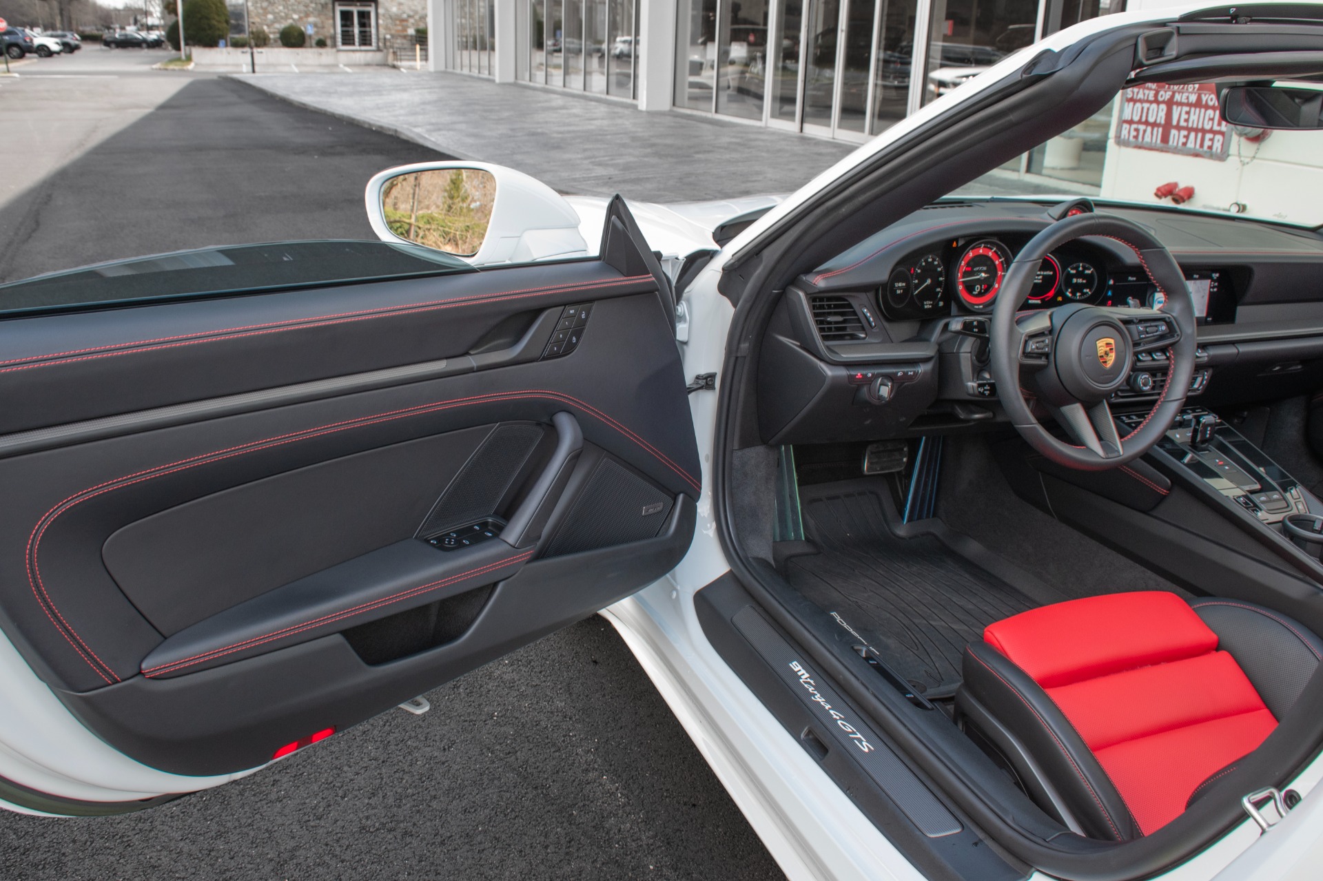 2023 Porsche 911 Image 4