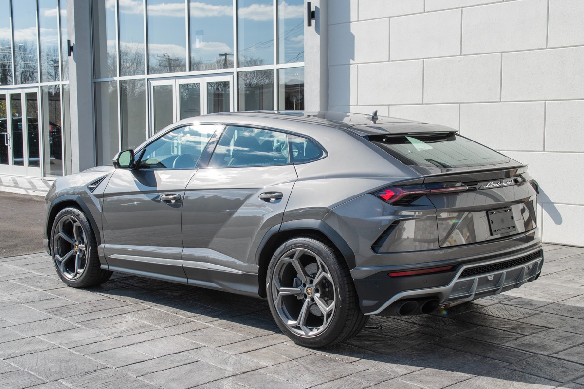 2021 Lamborghini Urus Image 2