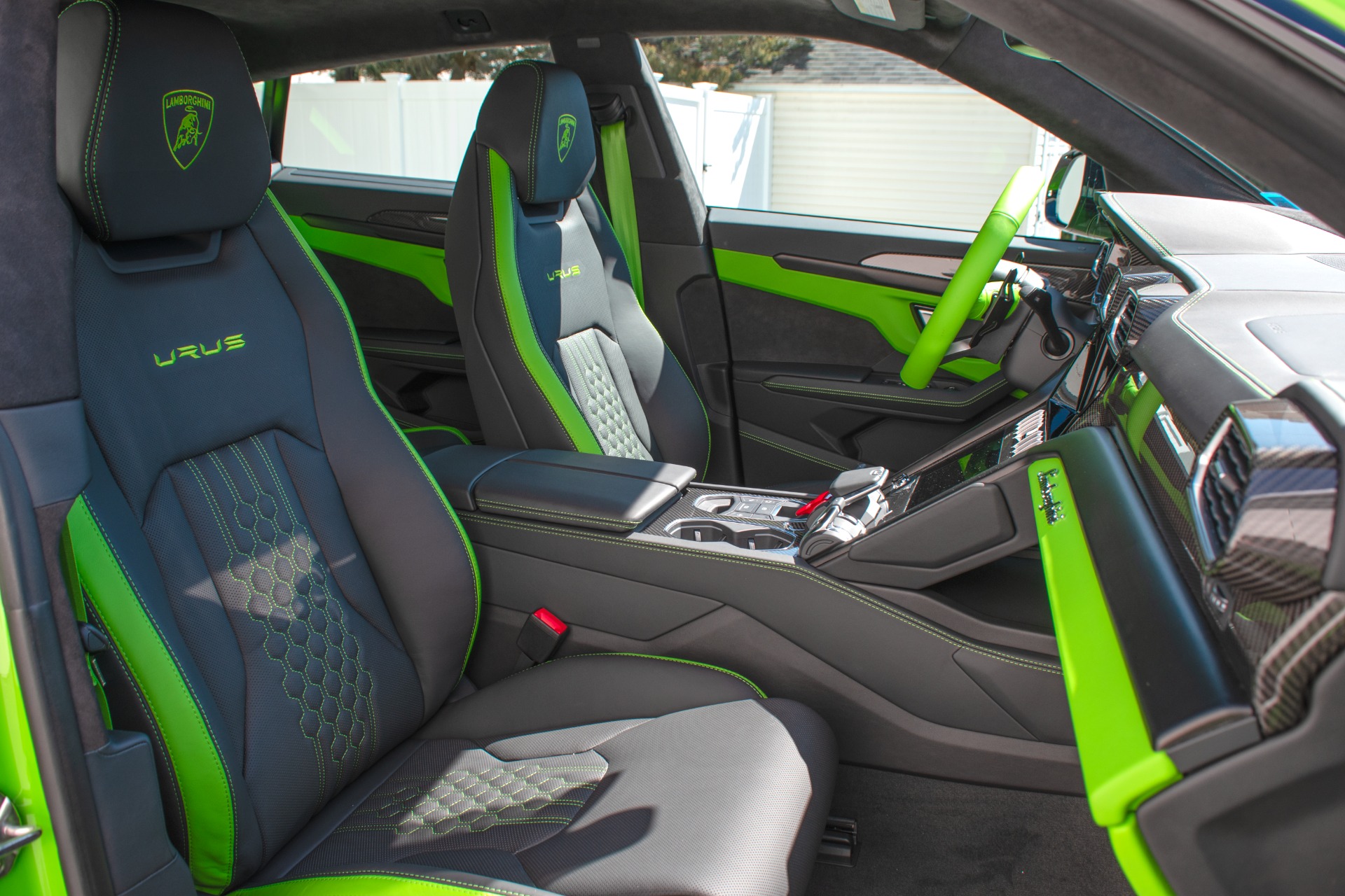 2024 Lamborghini Urus Image 10