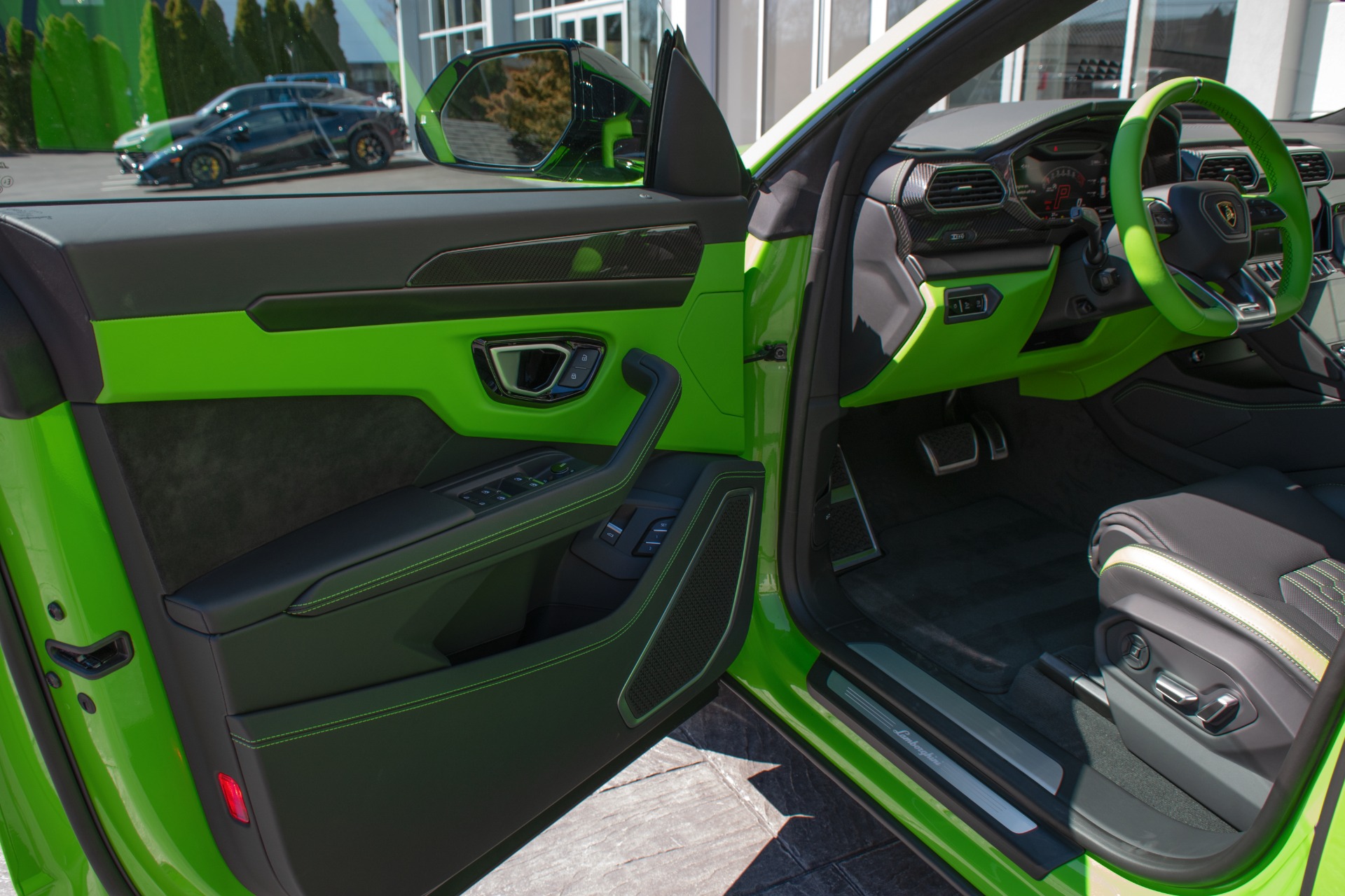 2024 Lamborghini Urus Image 3