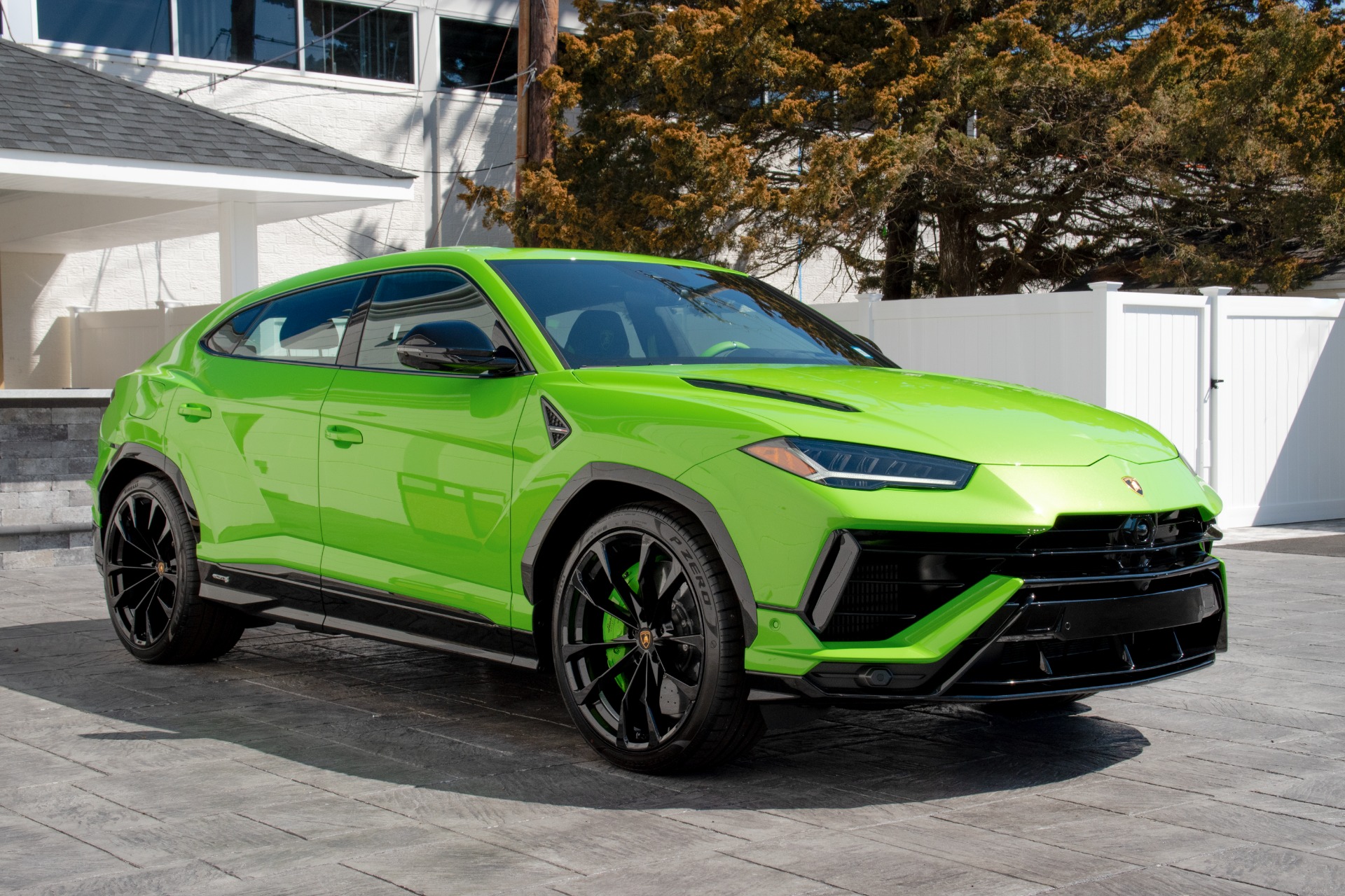 2024 Lamborghini Urus Image 9
