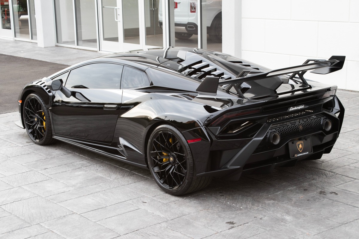 2023 Lamborghini Huracan Image 2