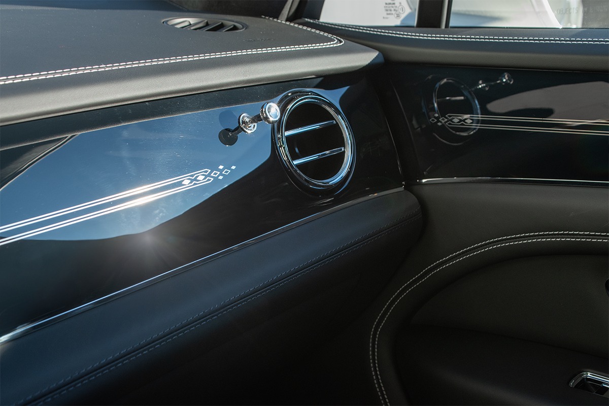 2024 Bentley Bentayga Image 15