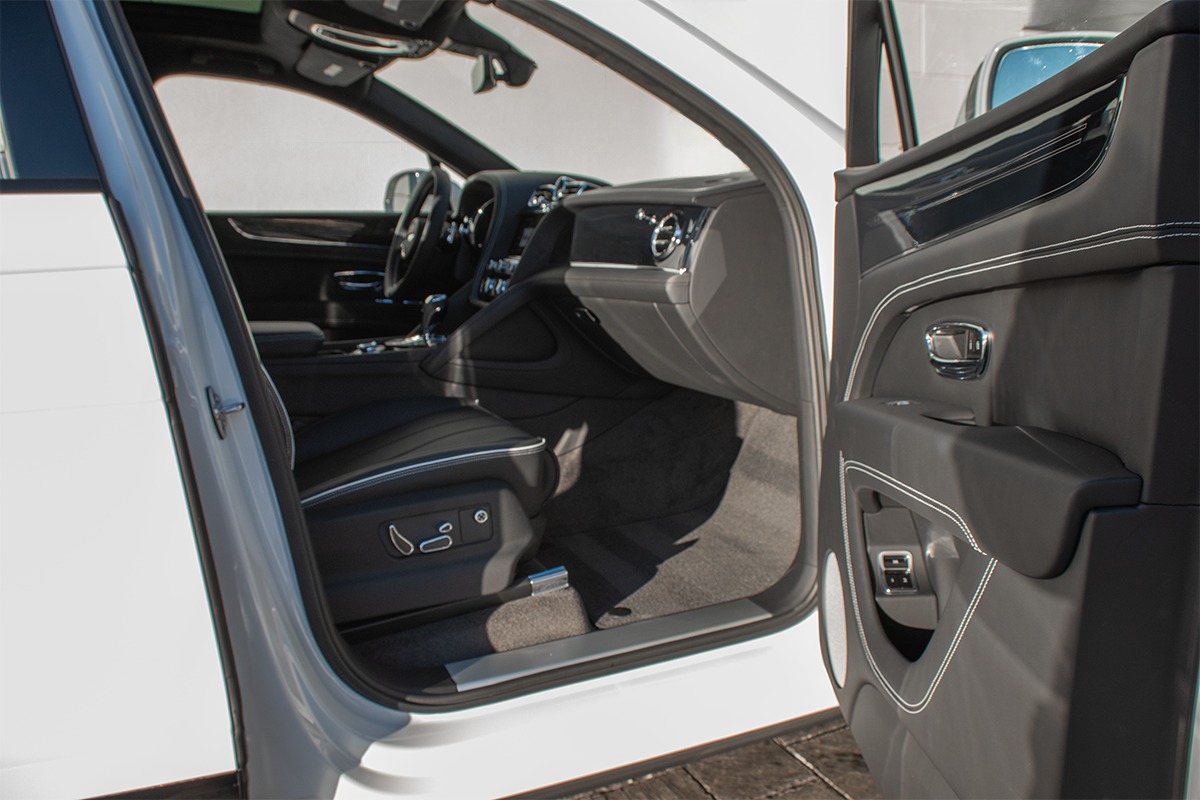 2024 Bentley Bentayga Image 16