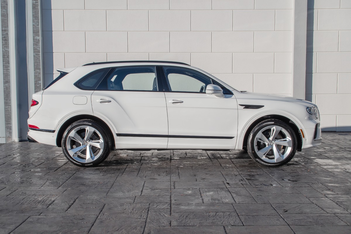2024 Bentley Bentayga Image 3