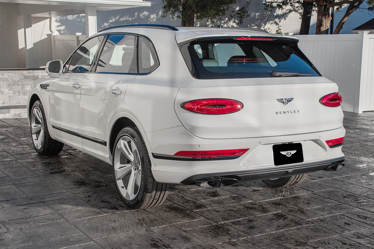 2024 Bentley Bentayga Image 8