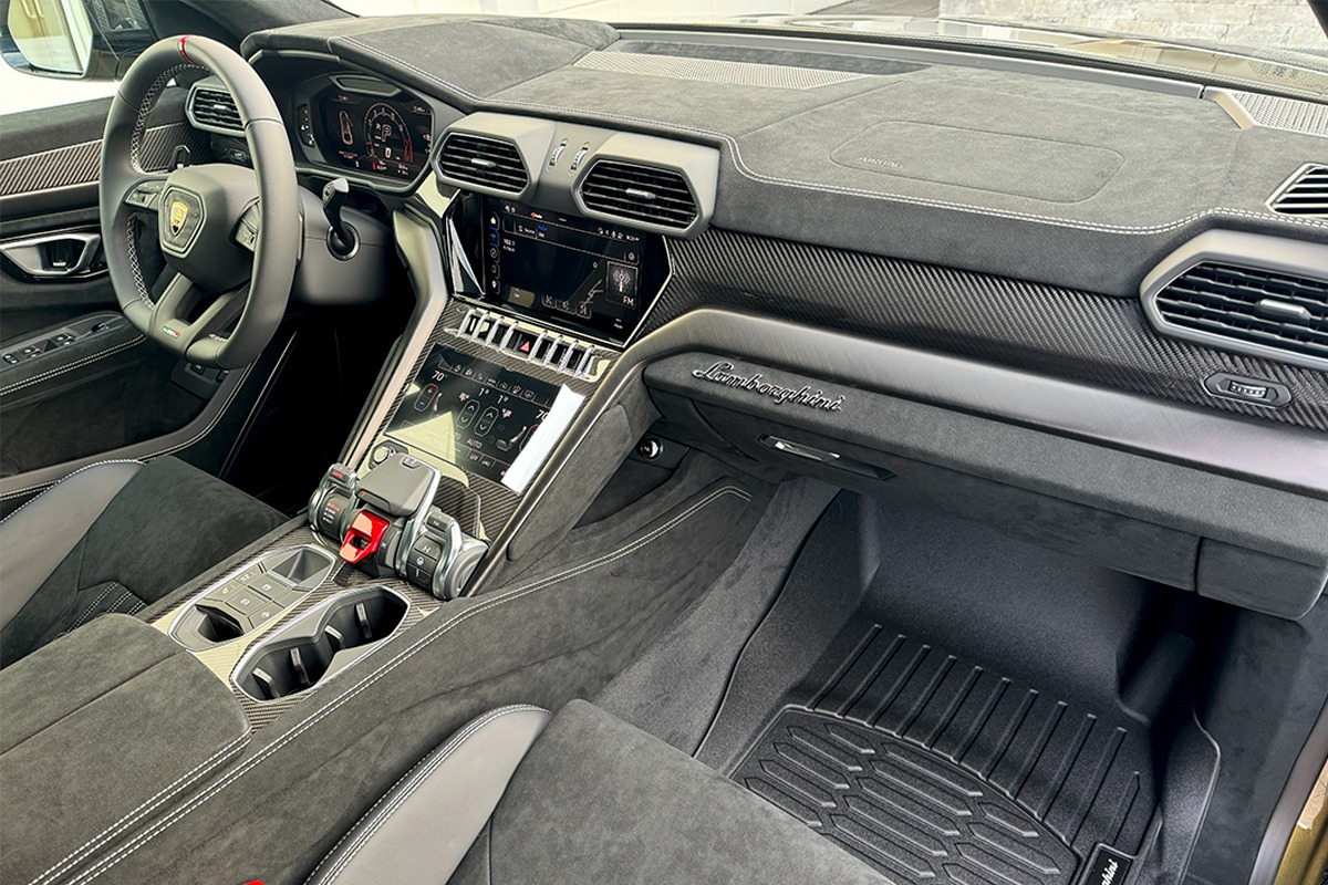 2024 Lamborghini Urus Image 17