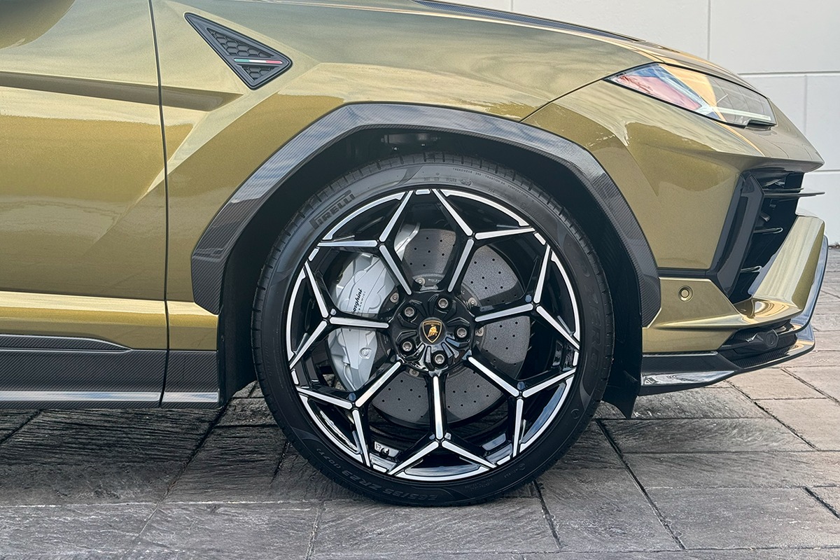 2024 Lamborghini Urus Image 6