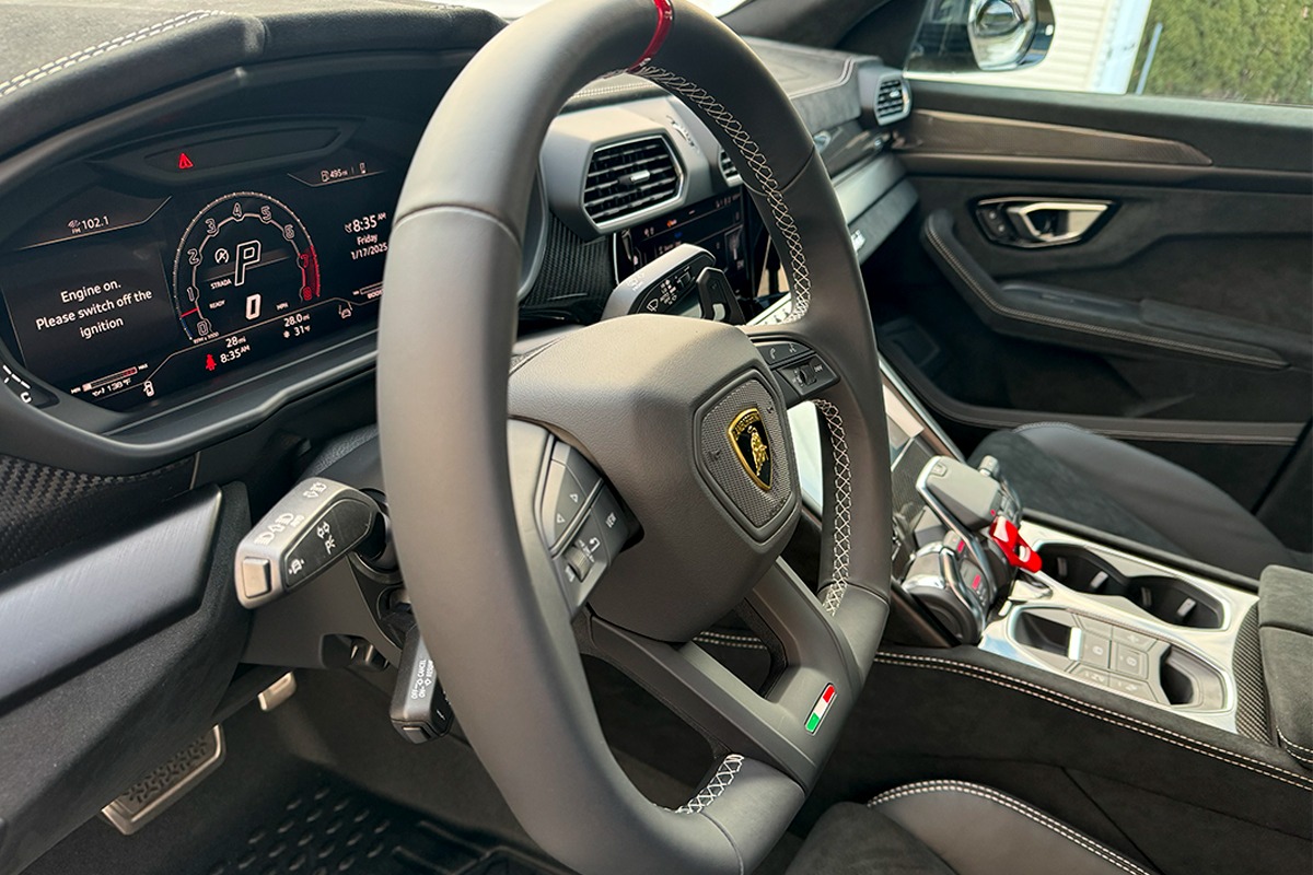 2024 Lamborghini Urus Image 8