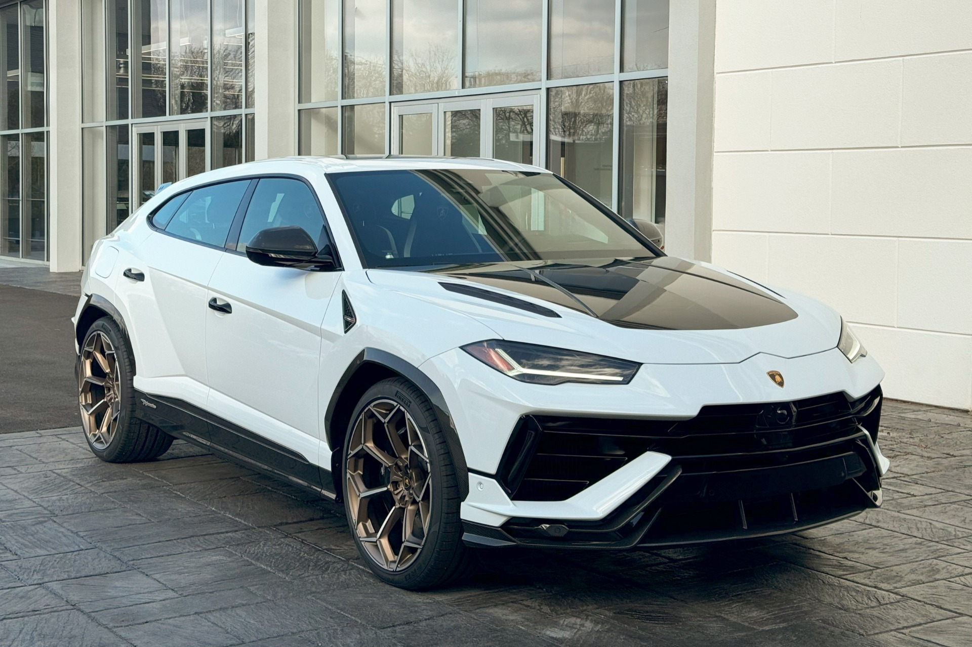 2024 Lamborghini Urus Image 14