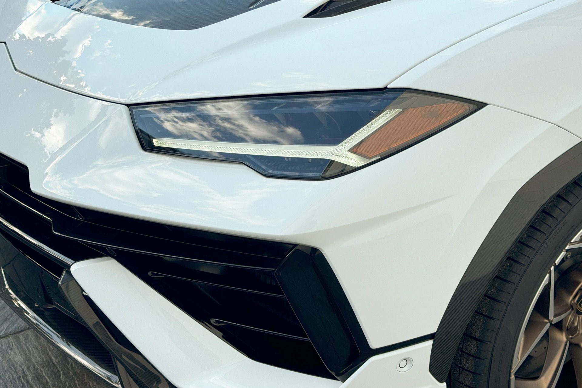 2024 Lamborghini Urus Image 16