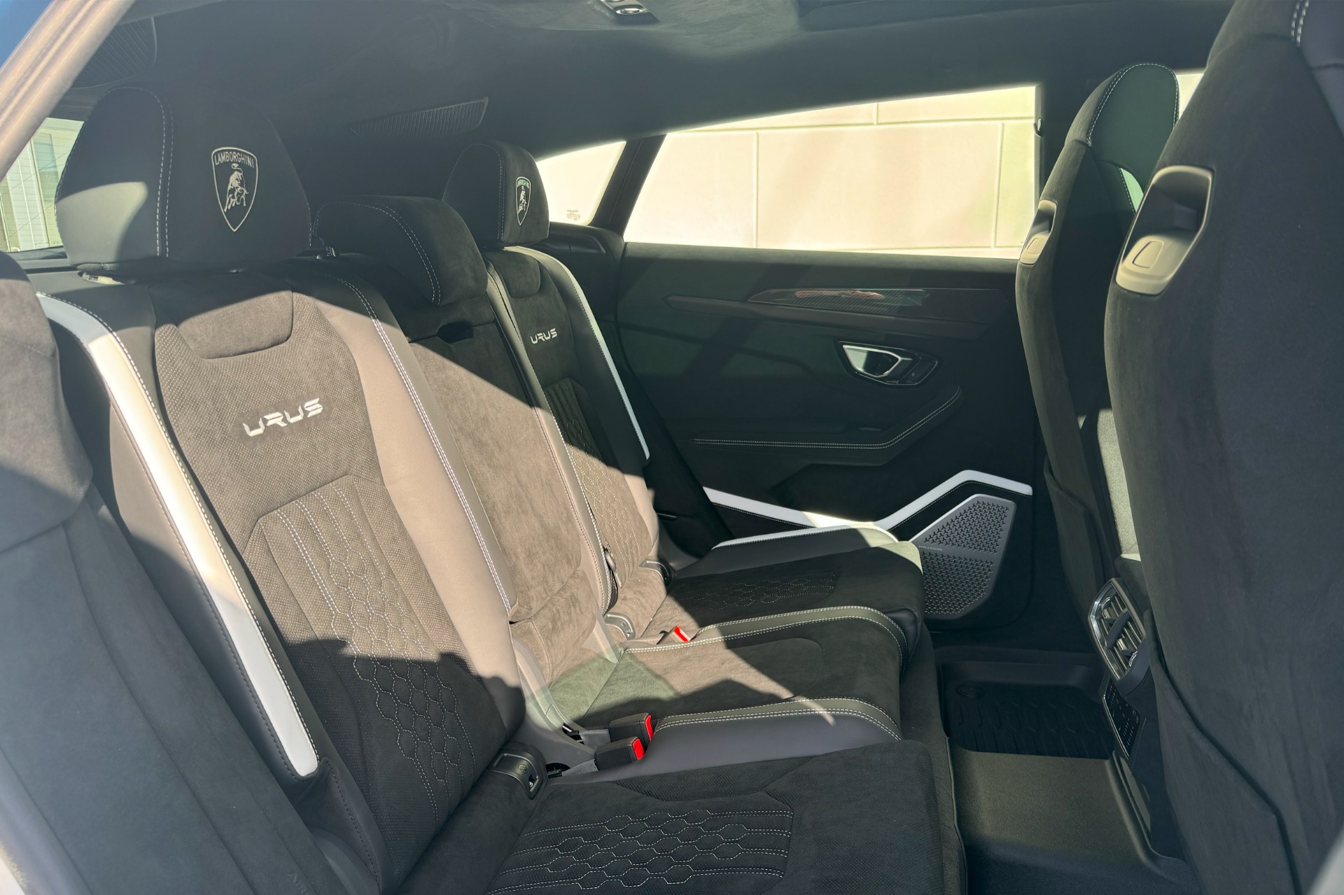 2024 Lamborghini Urus Image 19
