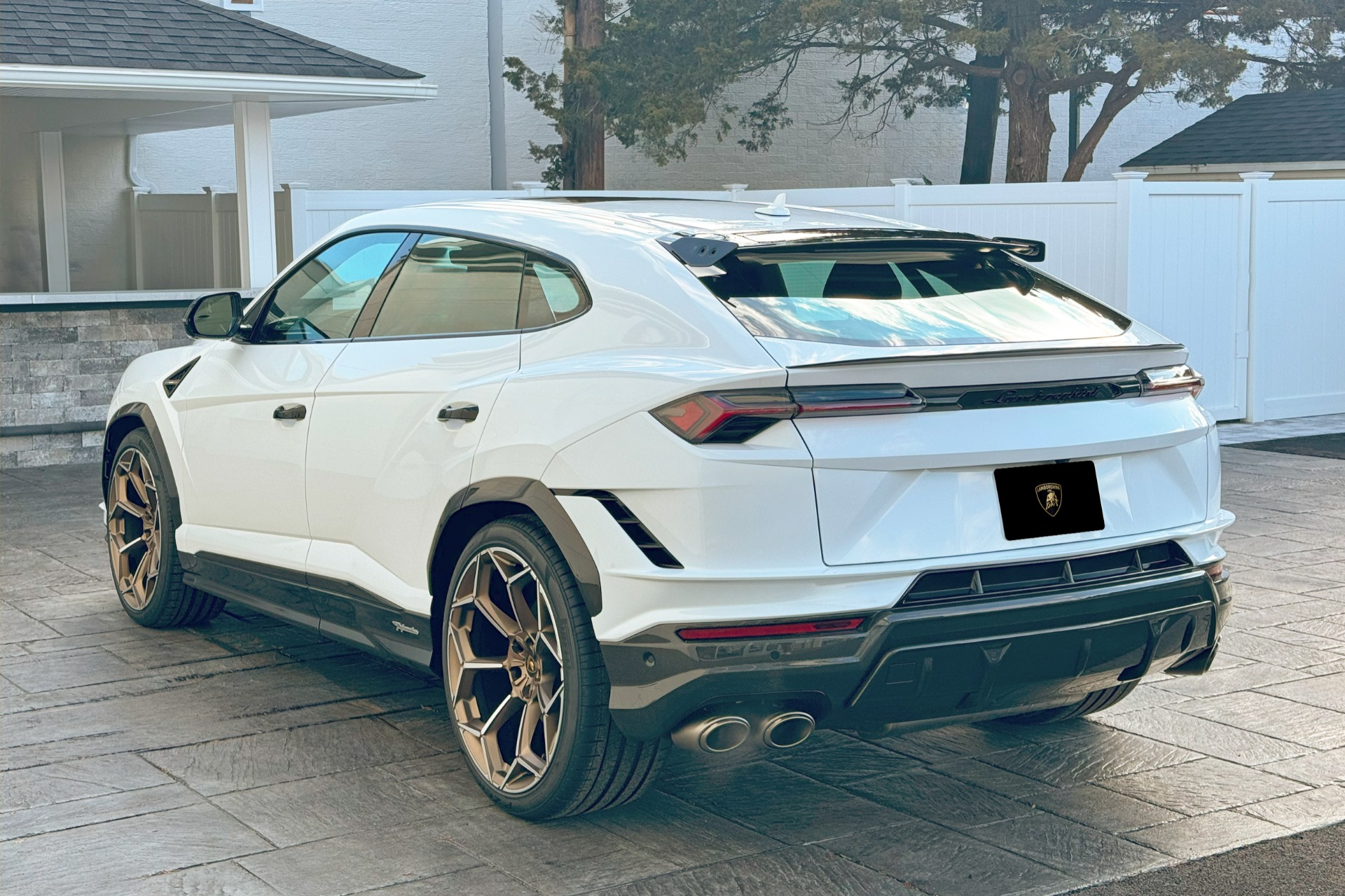 2024 Lamborghini Urus Image 2