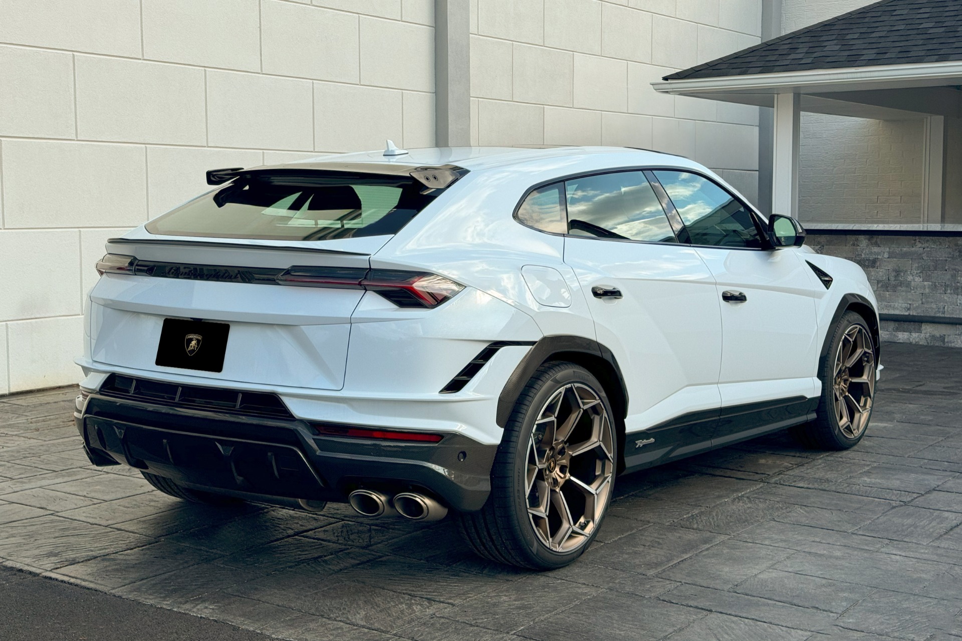 2024 Lamborghini Urus Image 24