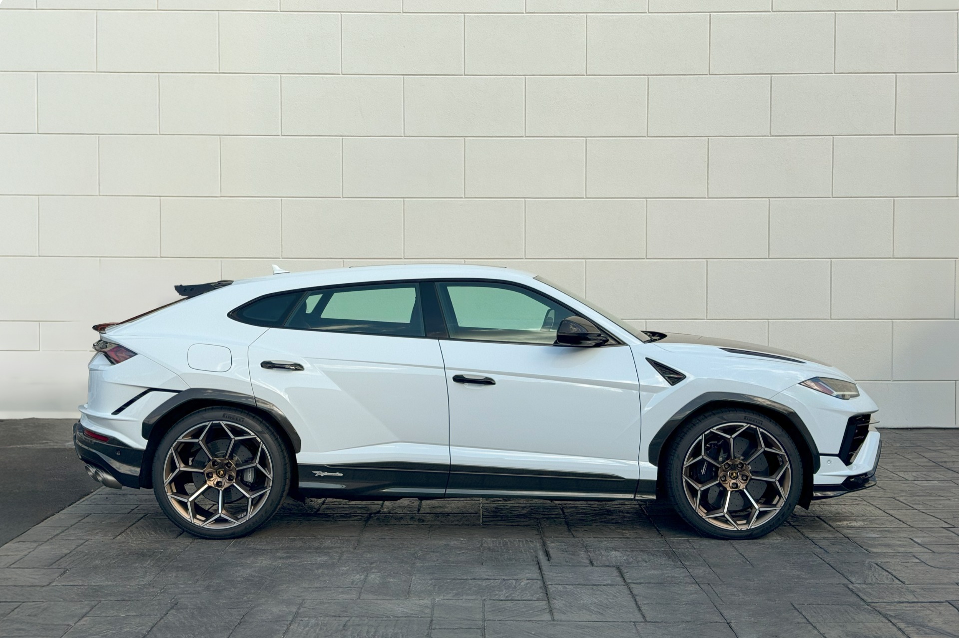 2024 Lamborghini Urus Image 25