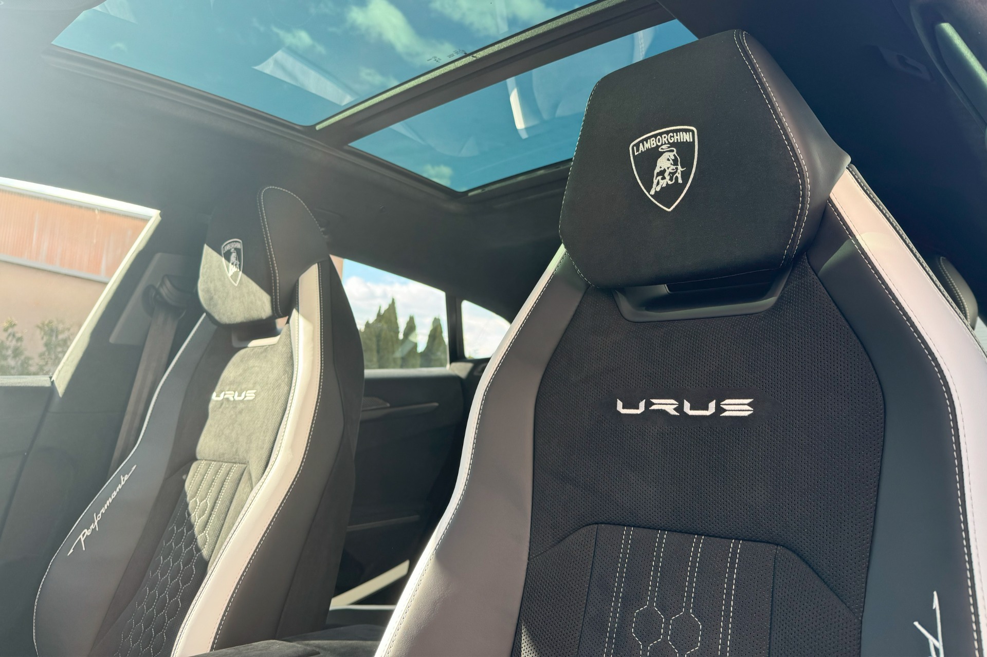 2024 Lamborghini Urus Image 3