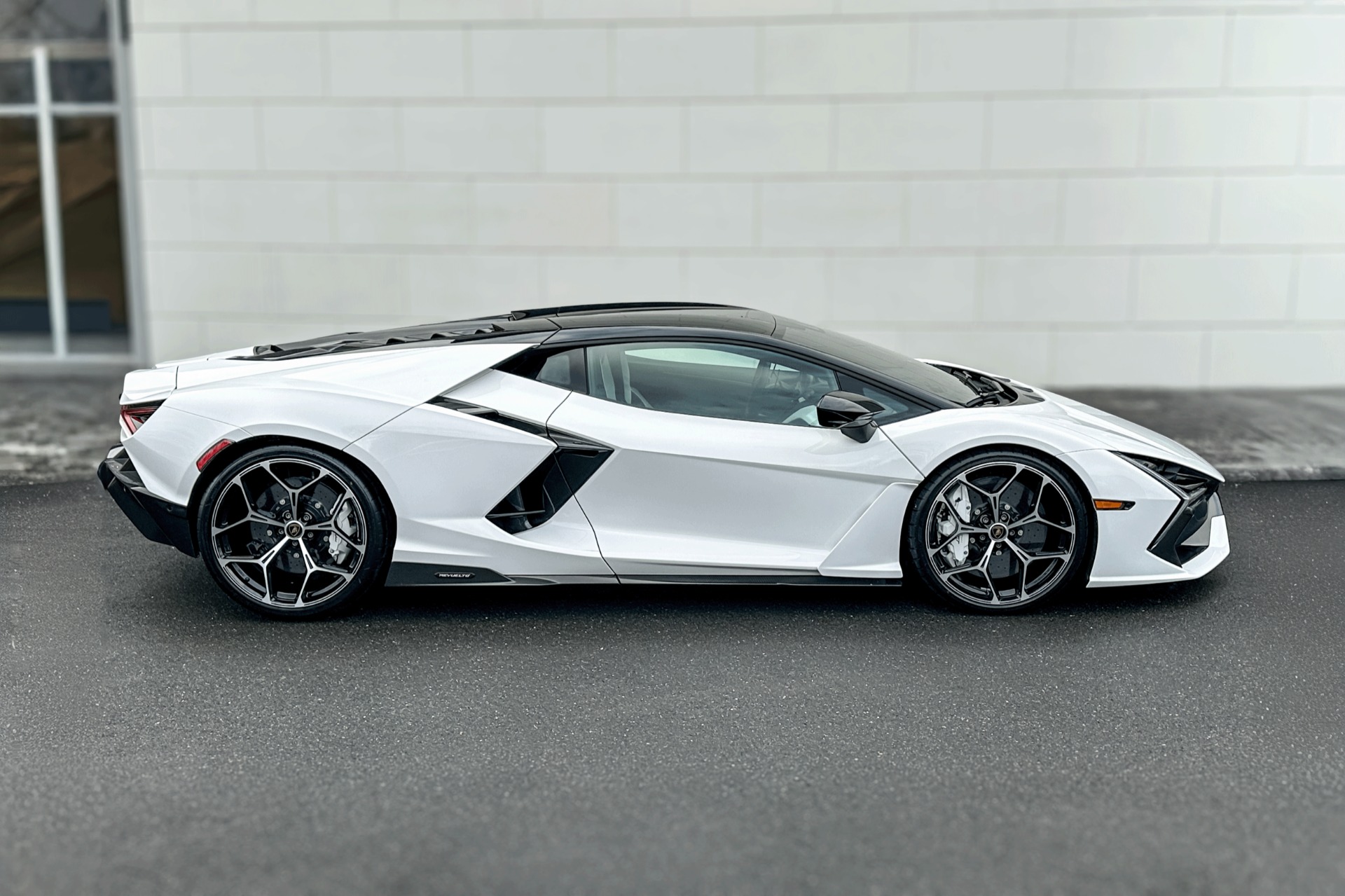 2025 Lamborghini Revuelto Image 14