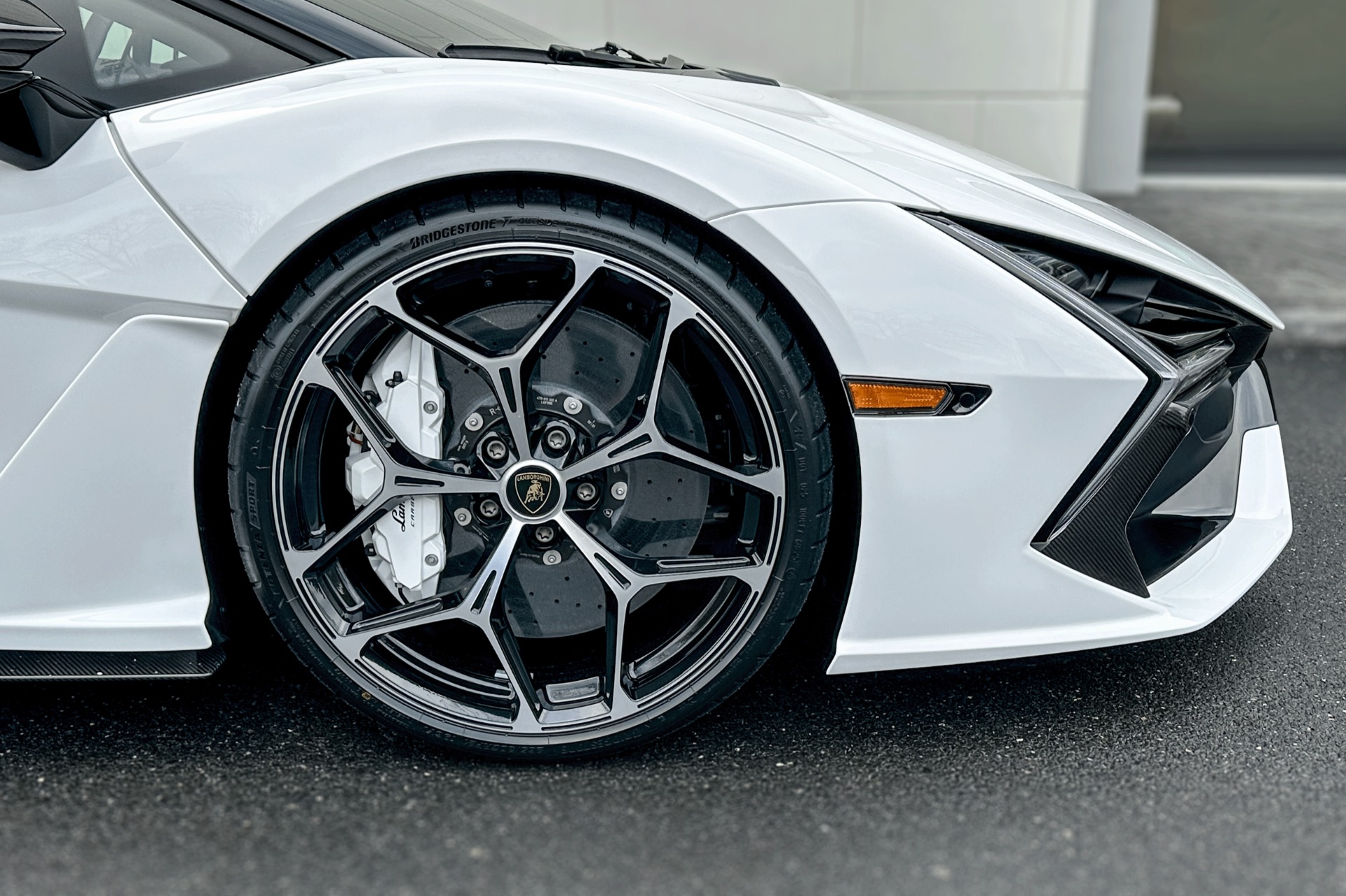 2025 Lamborghini Revuelto Image 15