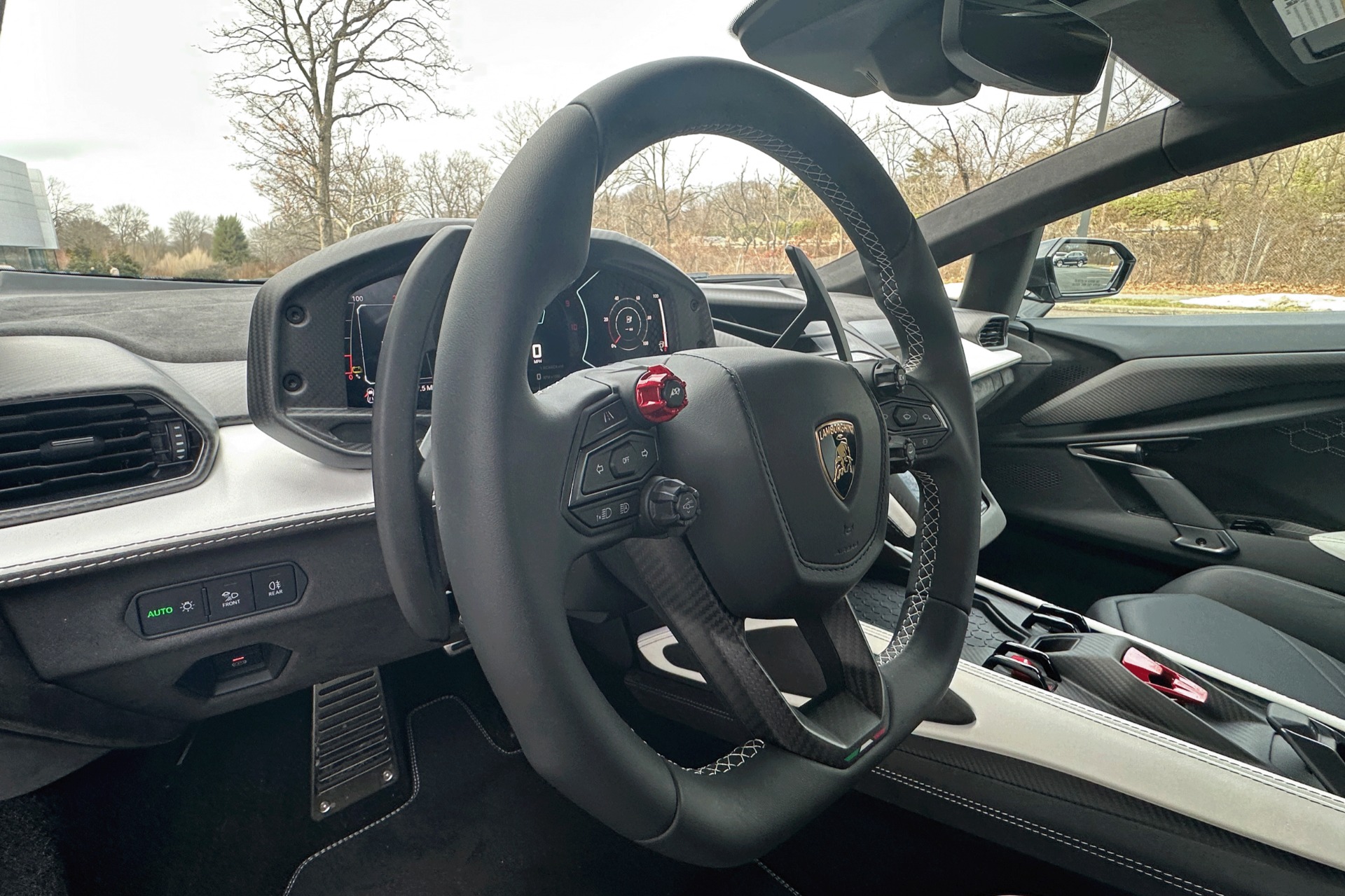 2025 Lamborghini Revuelto Image 17