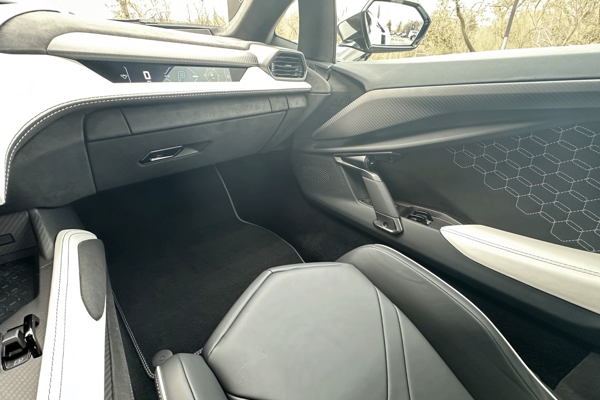 2025 Lamborghini Revuelto Image 19