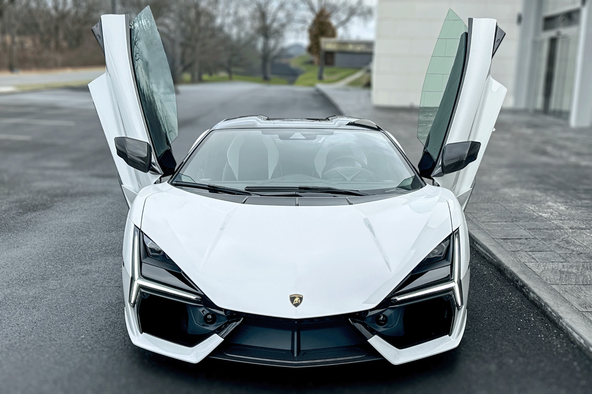 2025 Lamborghini Revuelto Image 6