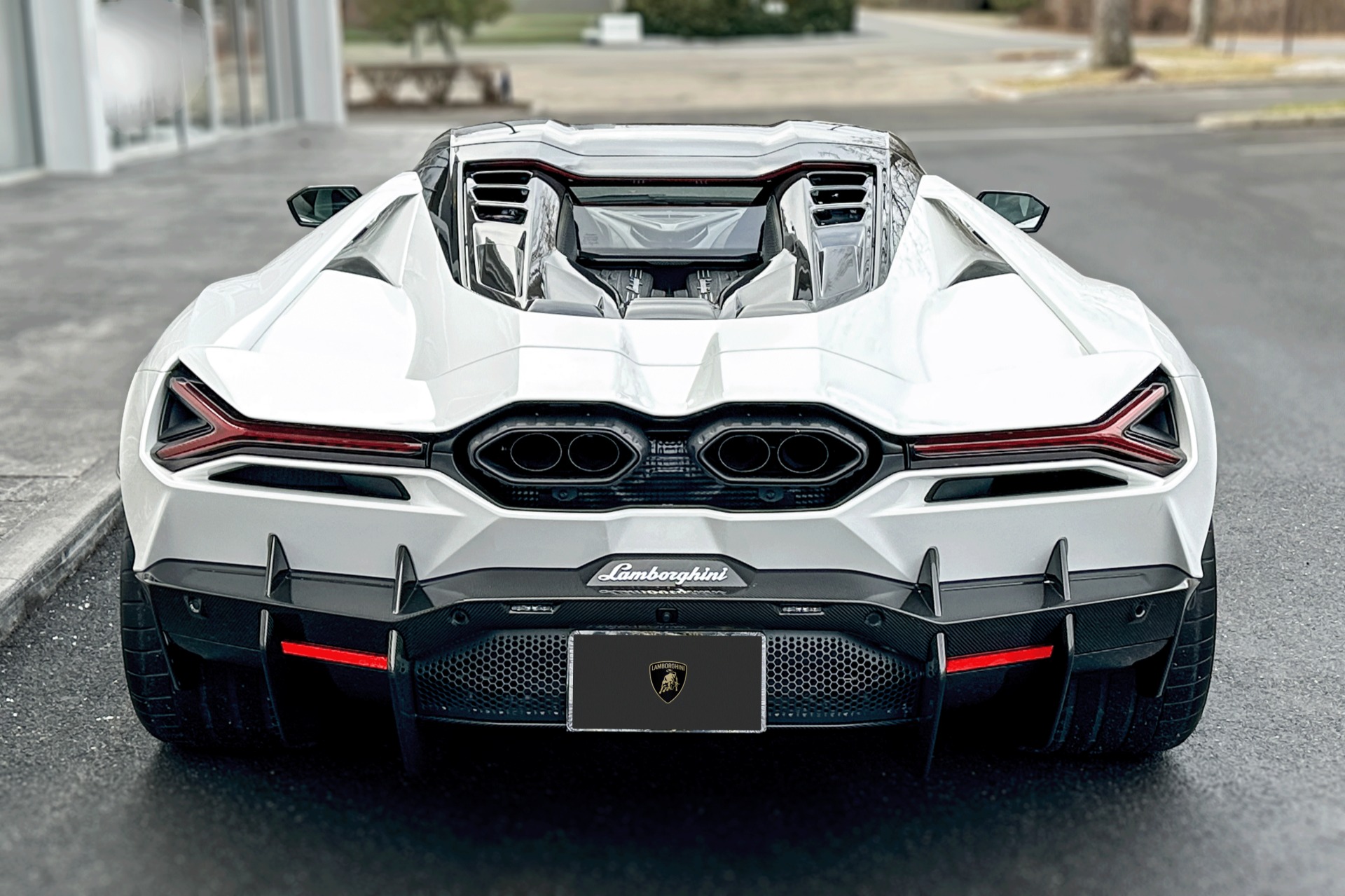 2025 Lamborghini Revuelto Image 8