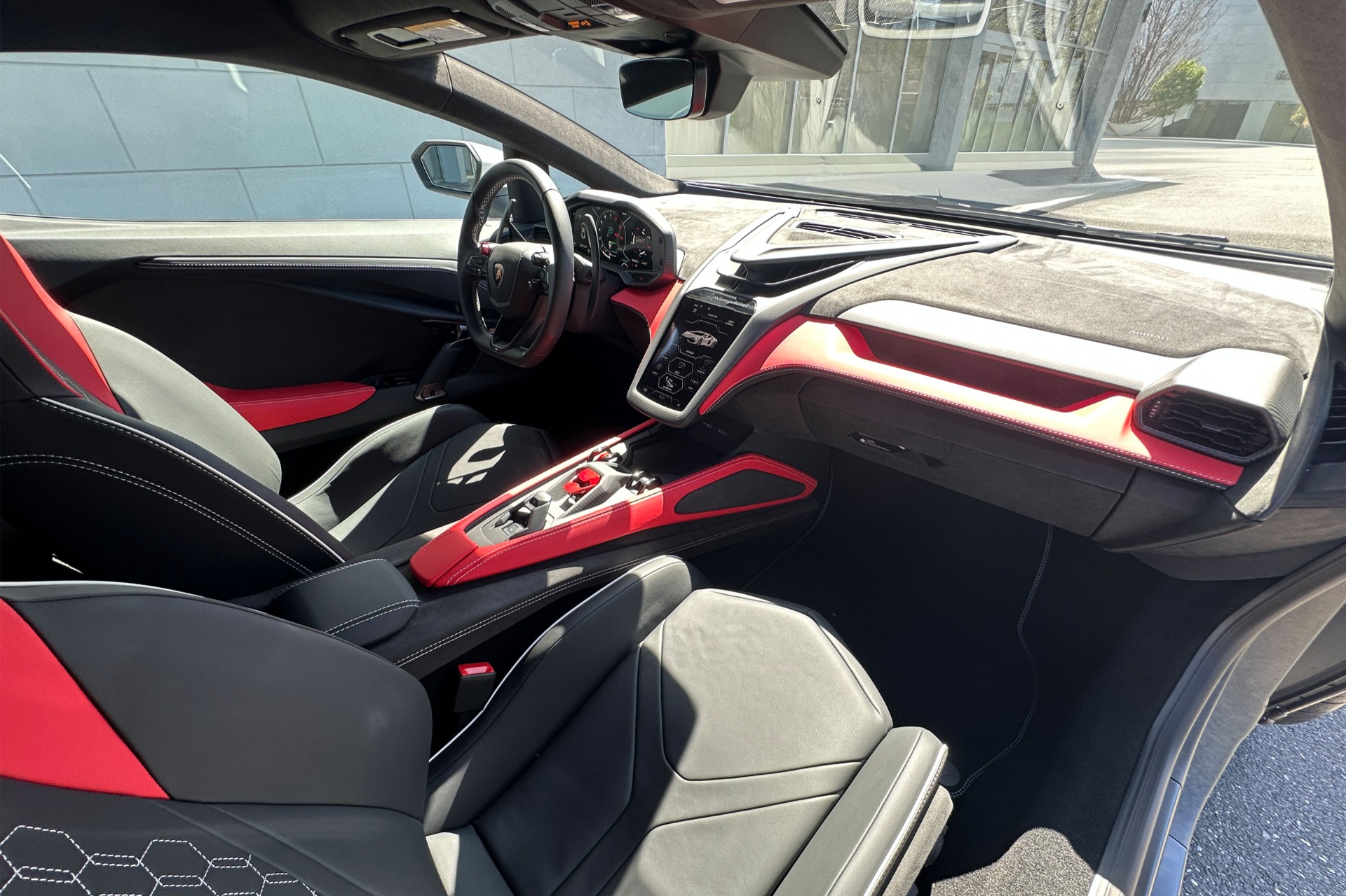2026 Lamborghini Revuelto Image 8
