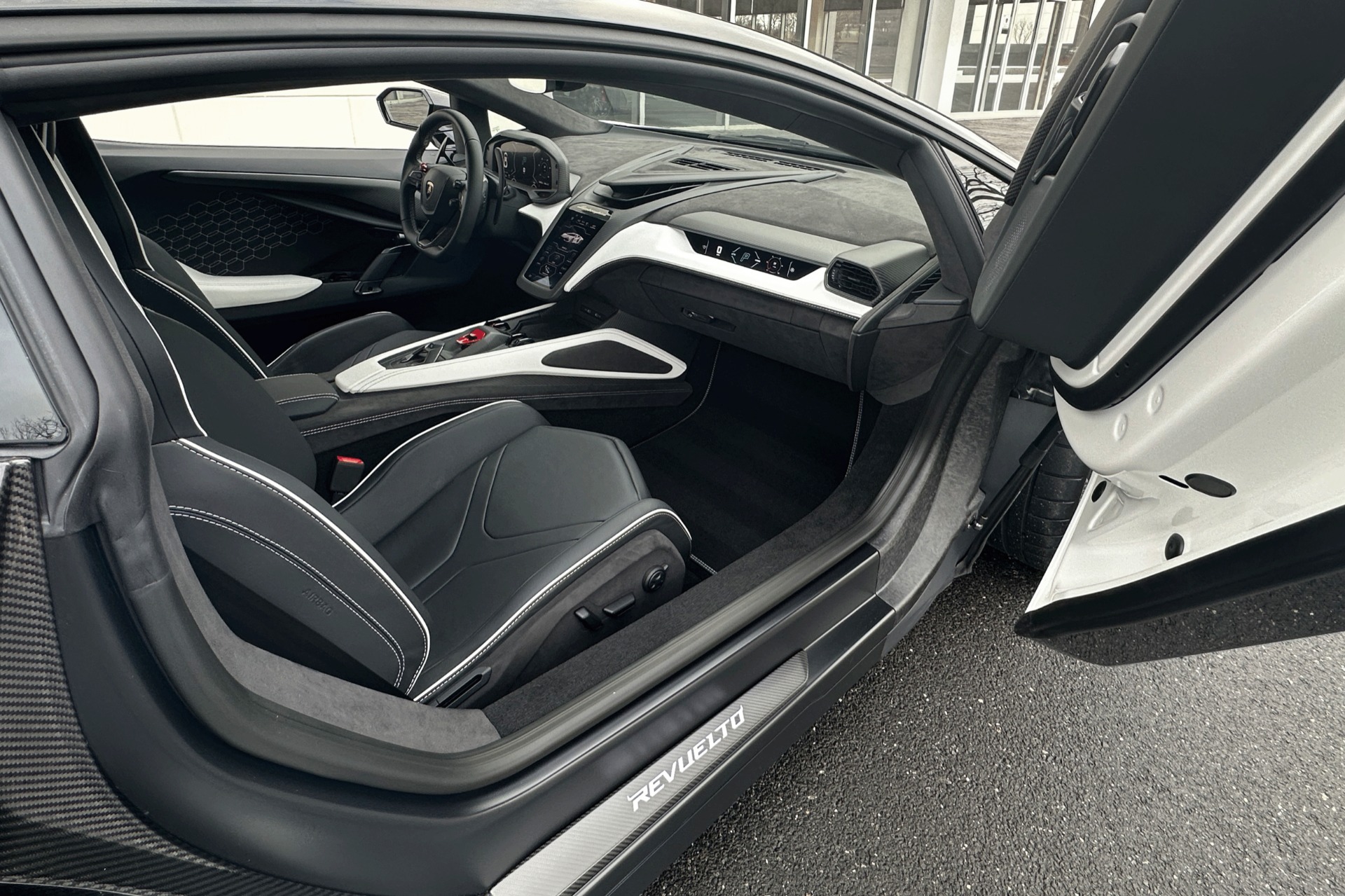 2025 Lamborghini Revuelto Image 9