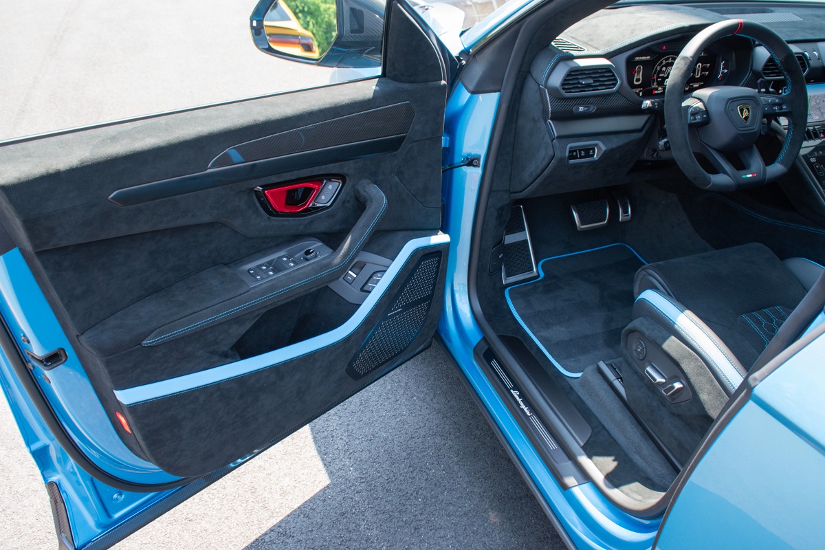 2024 Lamborghini Urus Image 2
