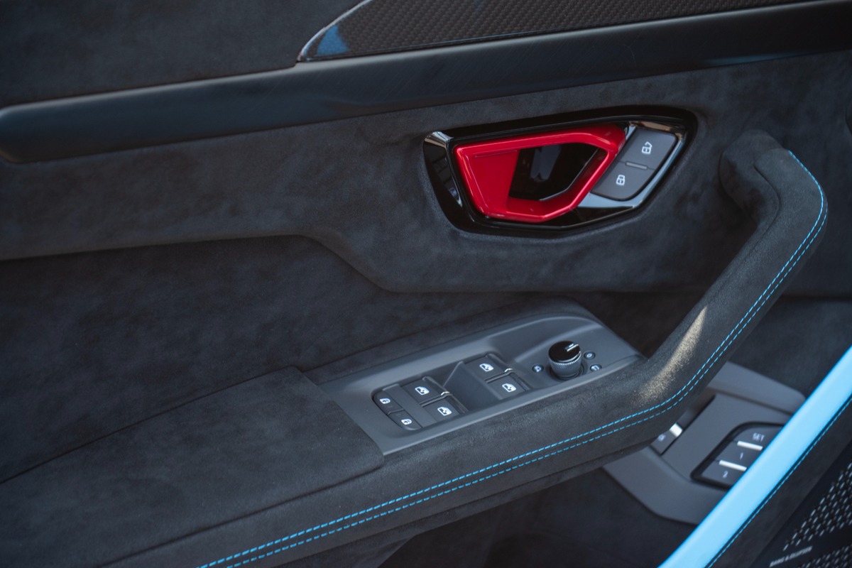2024 Lamborghini Urus Image 25