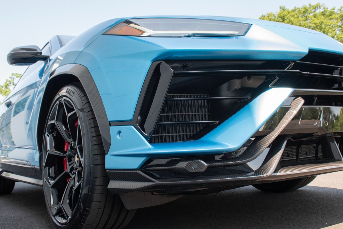 2024 Lamborghini Urus Image 36