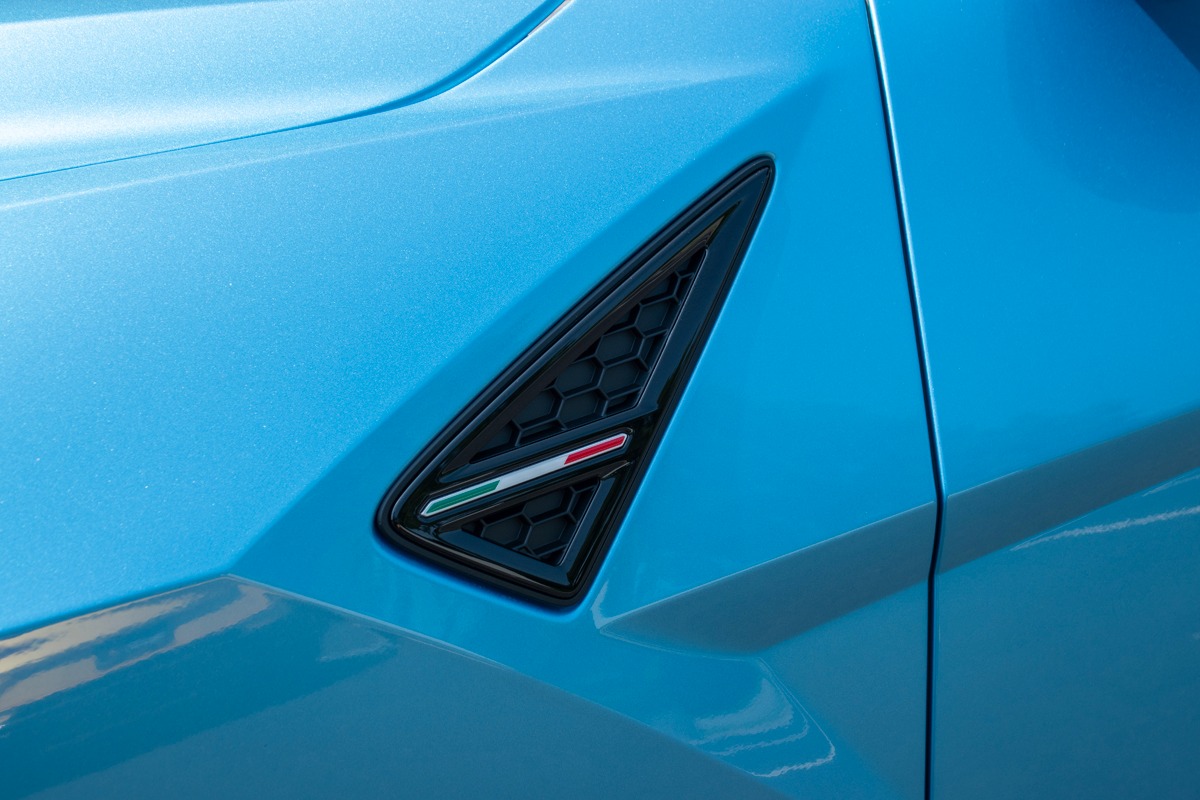 2024 Lamborghini Urus Image 38
