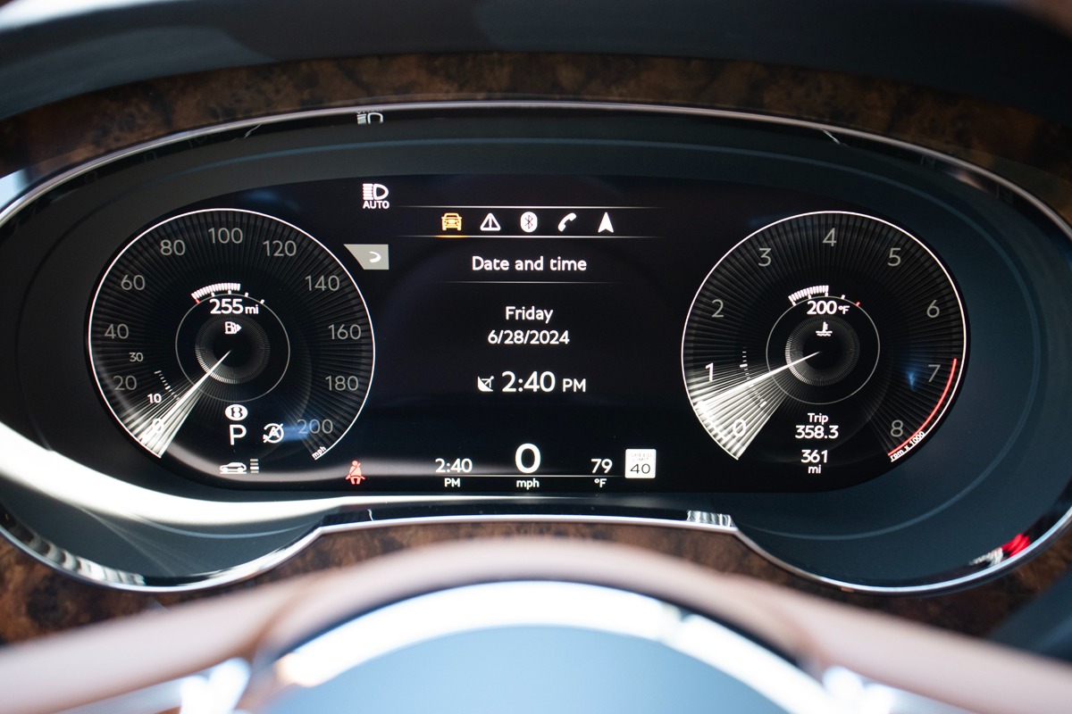 2023 Bentley Bentayga Image 10