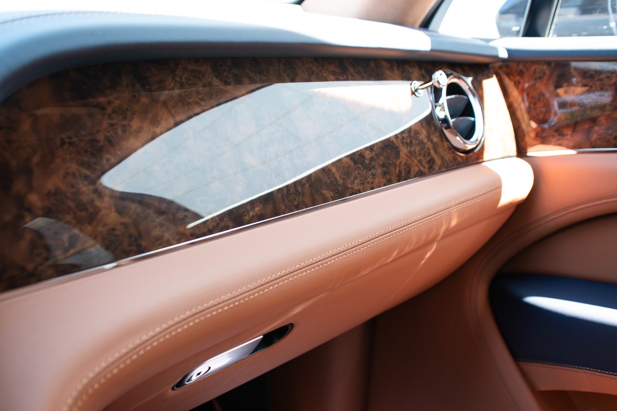 2023 Bentley Bentayga Image 18
