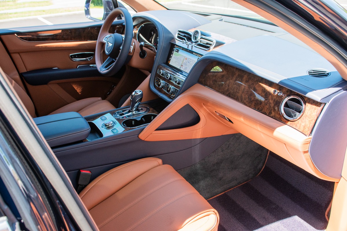 2023 Bentley Bentayga Image 2