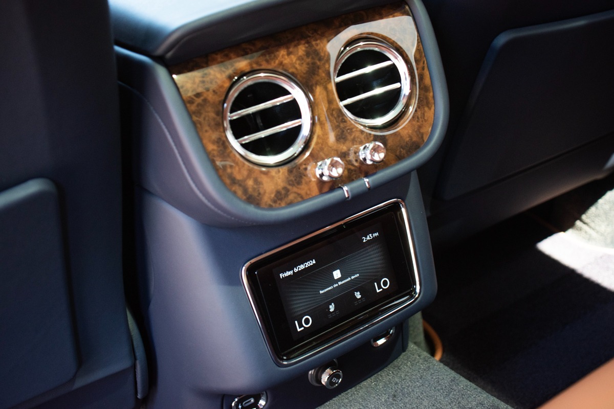 2023 Bentley Bentayga Image 23