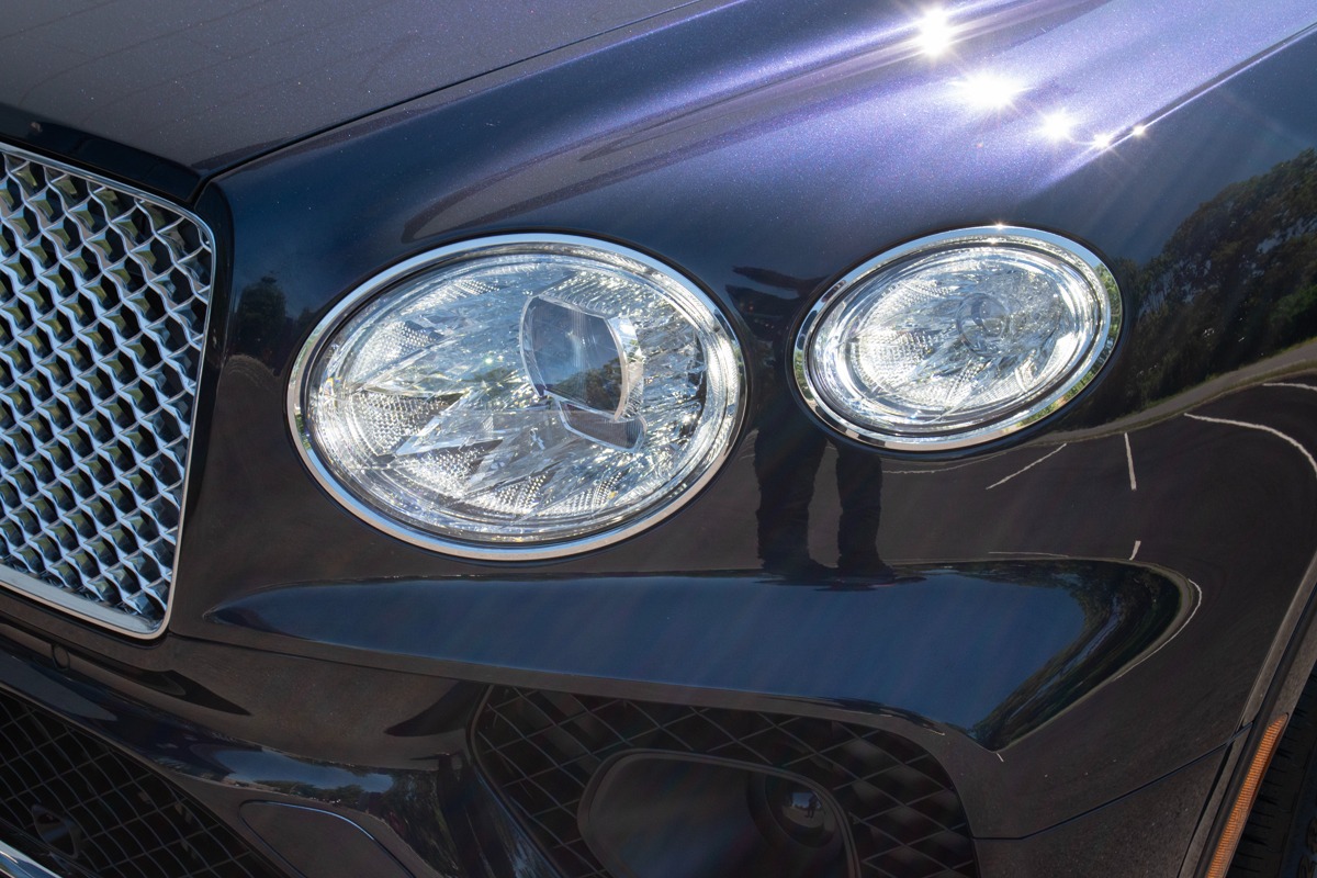 2023 Bentley Bentayga Image 24