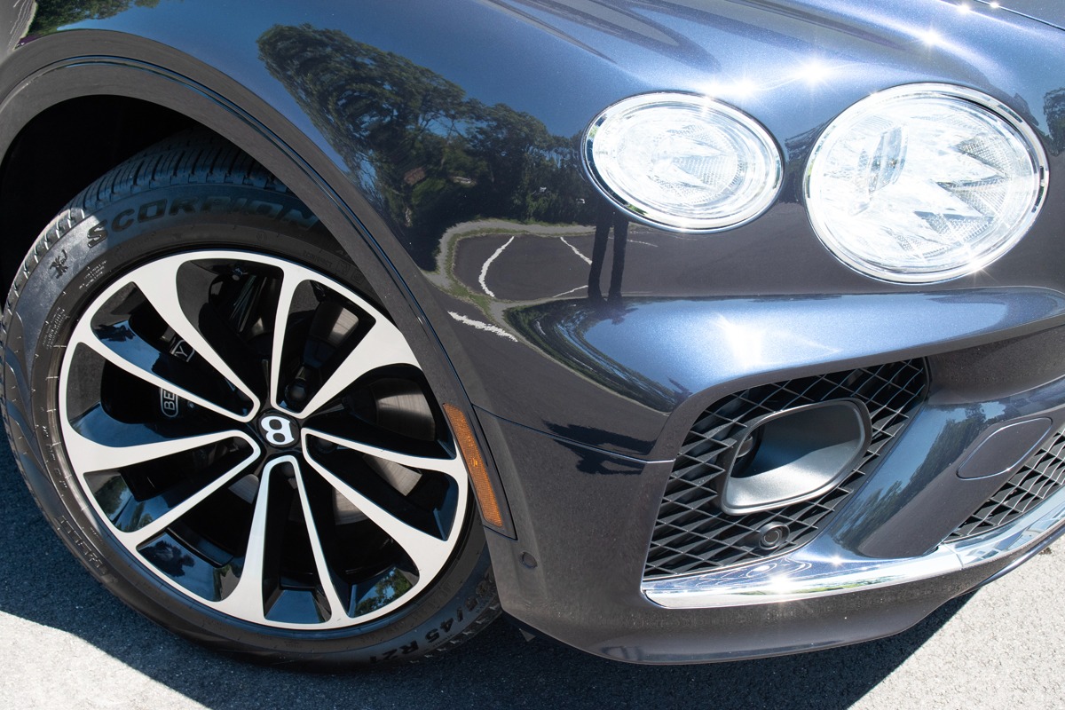 2023 Bentley Bentayga Image 25