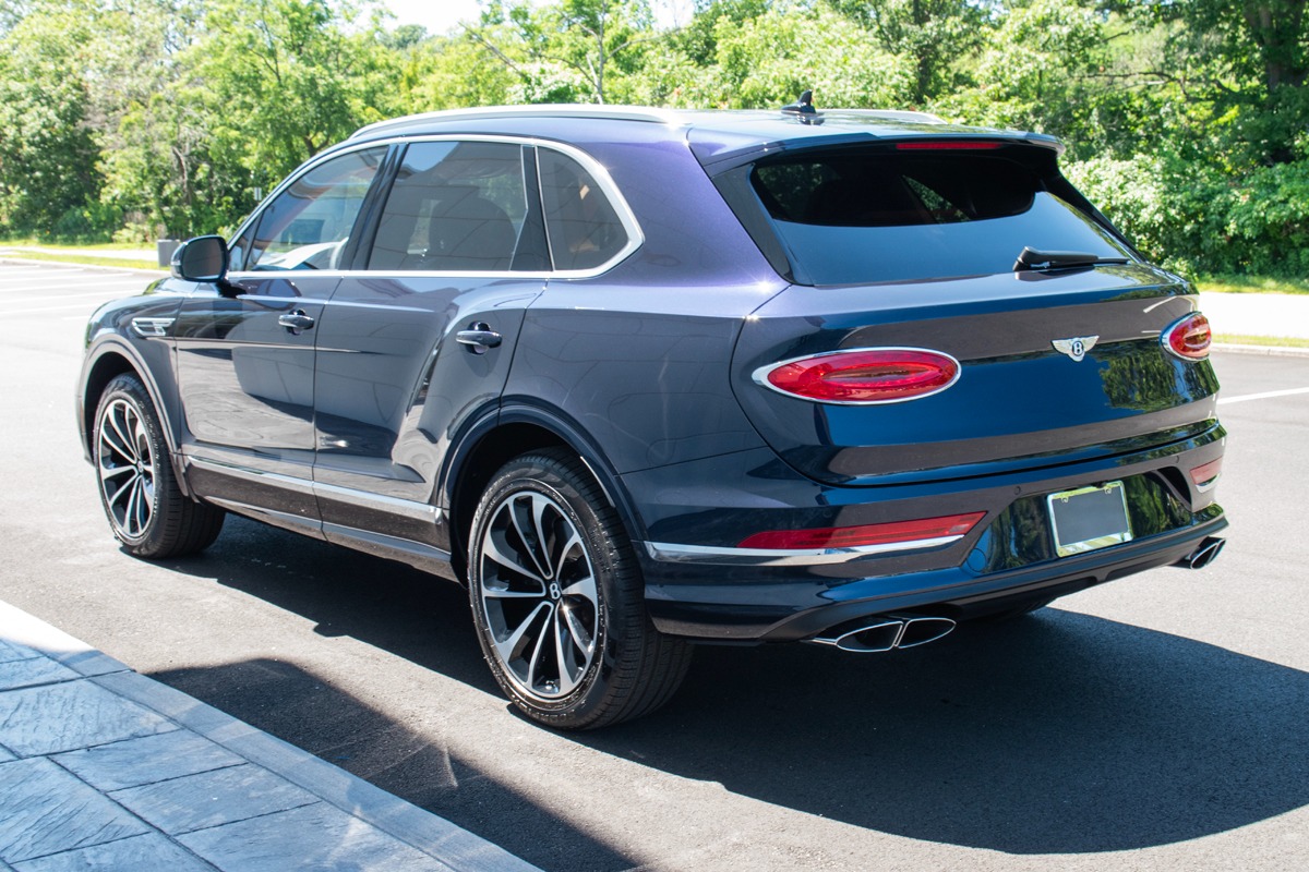 2023 Bentley Bentayga Image 3
