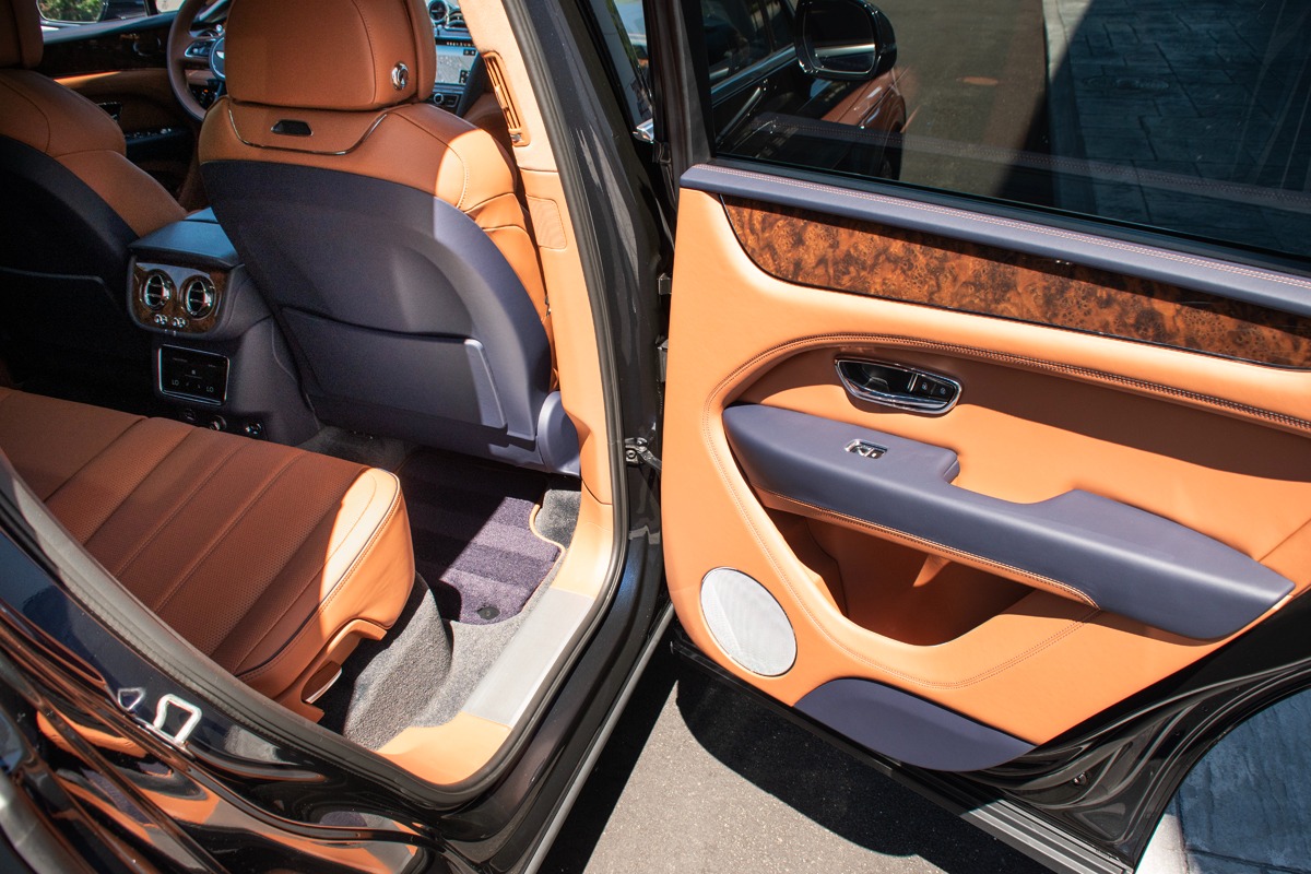 2023 Bentley Bentayga Image 32