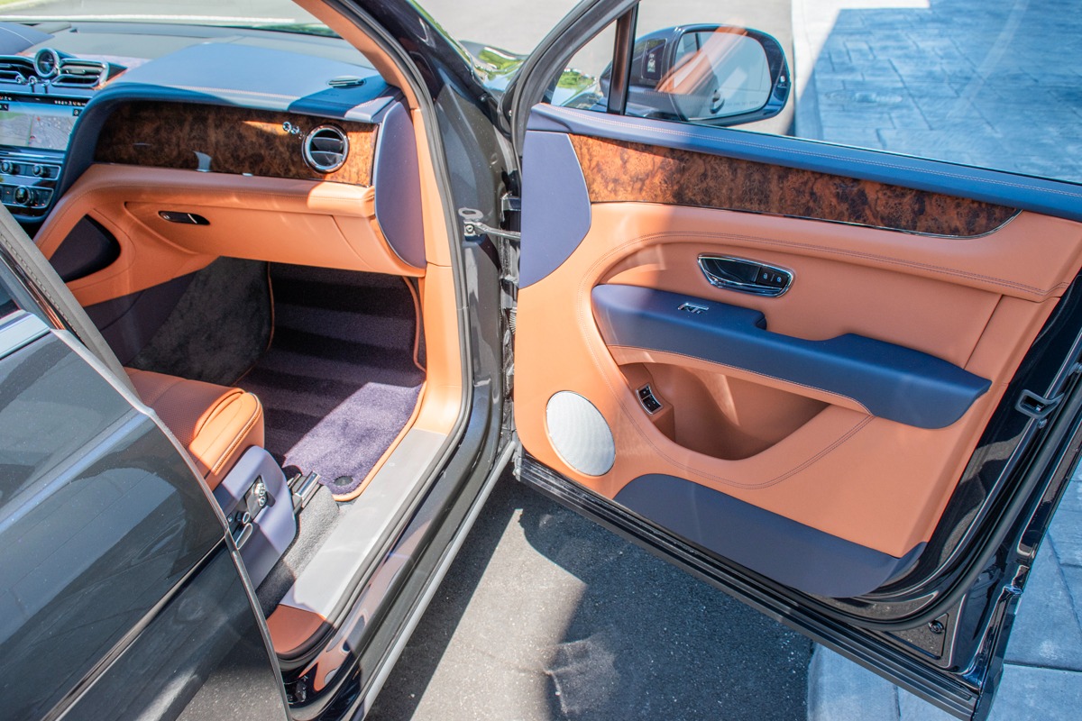 2023 Bentley Bentayga Image 36