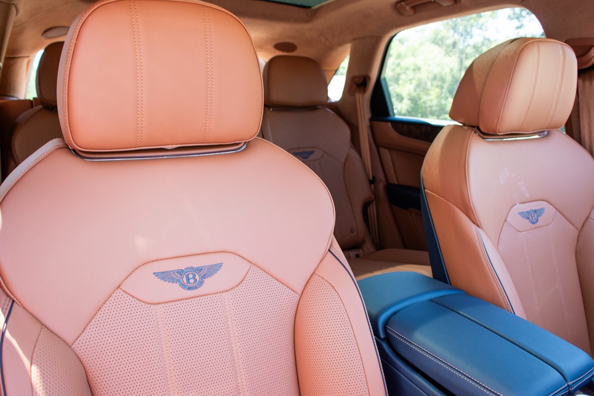 2023 Bentley Bentayga Image 40