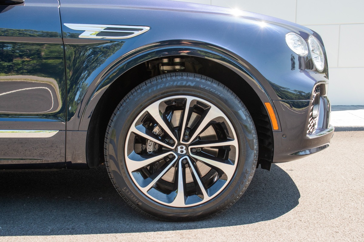 2023 Bentley Bentayga Image 6