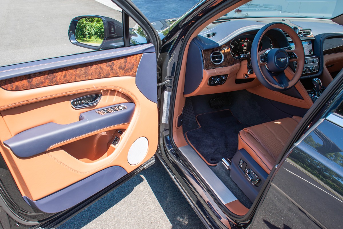 2023 Bentley Bentayga Image 7
