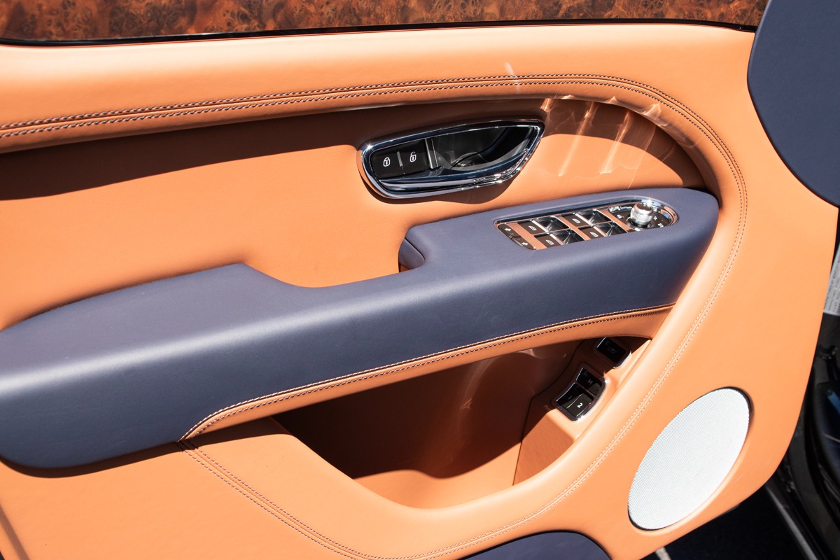 2023 Bentley Bentayga Image 8